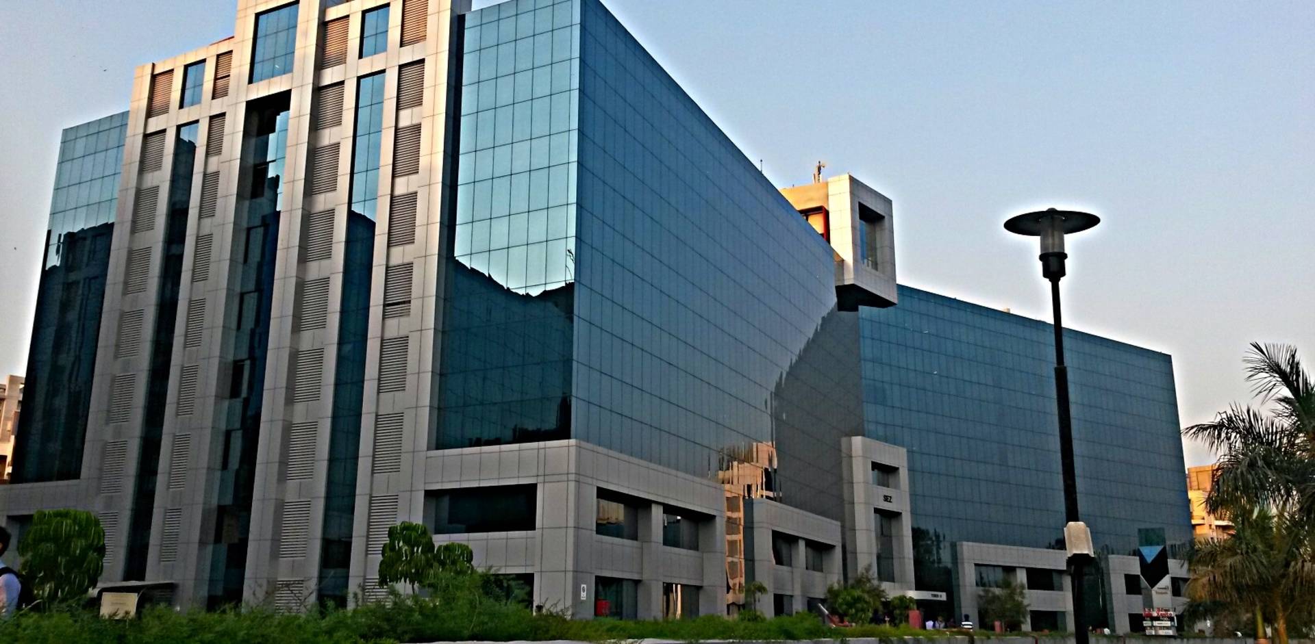 Magarpatta Tower 4 Magarpatta City JLL Properties IN magarpatta-tower-4-magarpatta-city-jll-properties-in