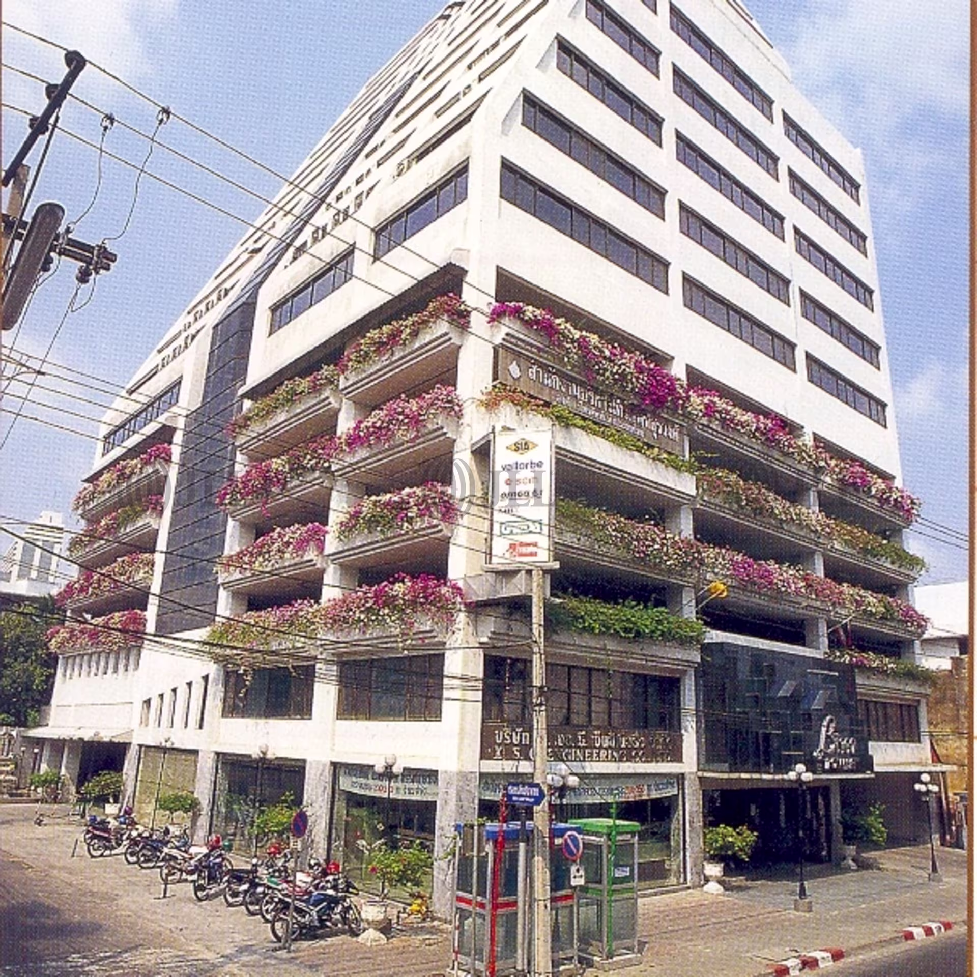 56 ถนนสุรวงศ์ (ถนนทรัพย์), สีลม