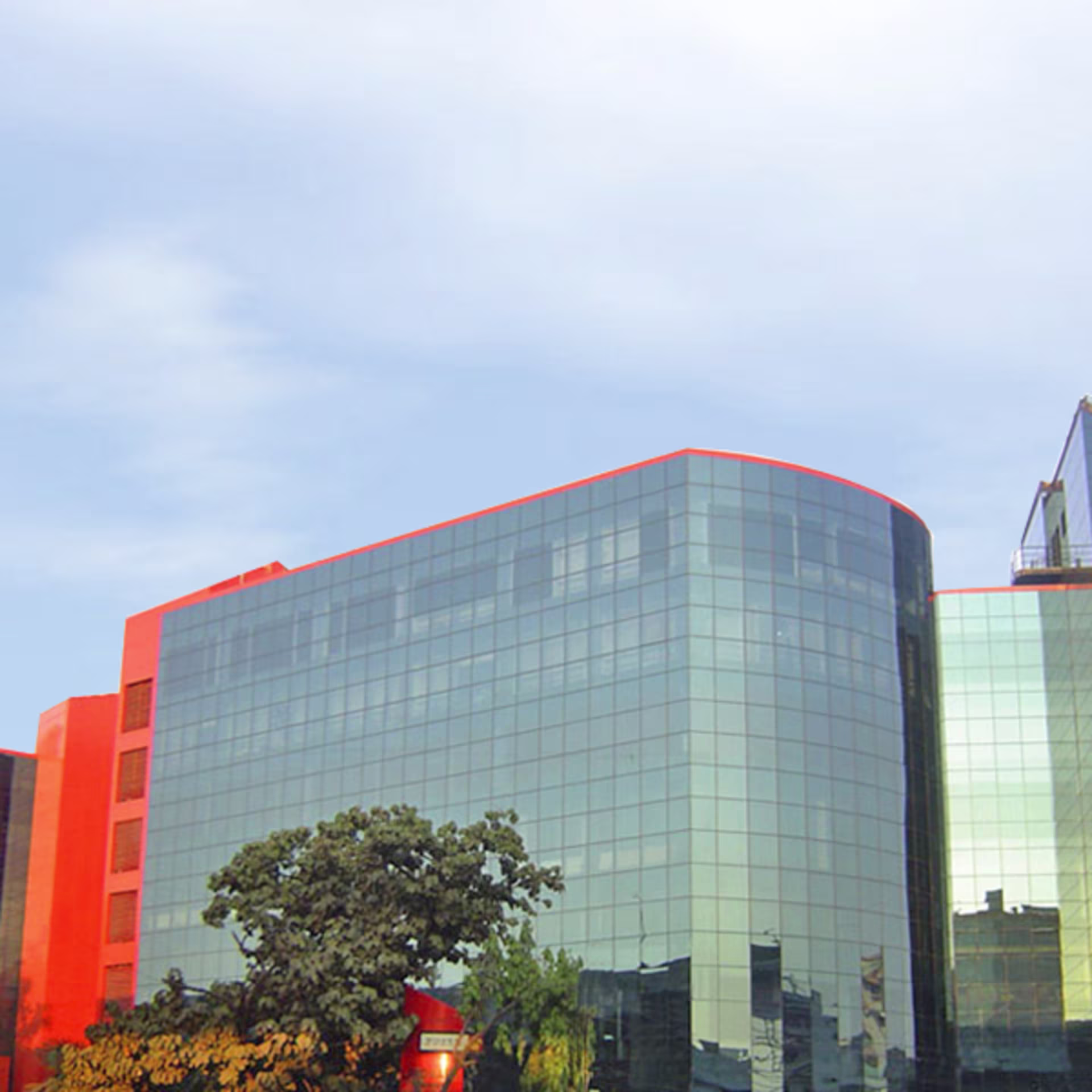 Suren Road, Gundavali