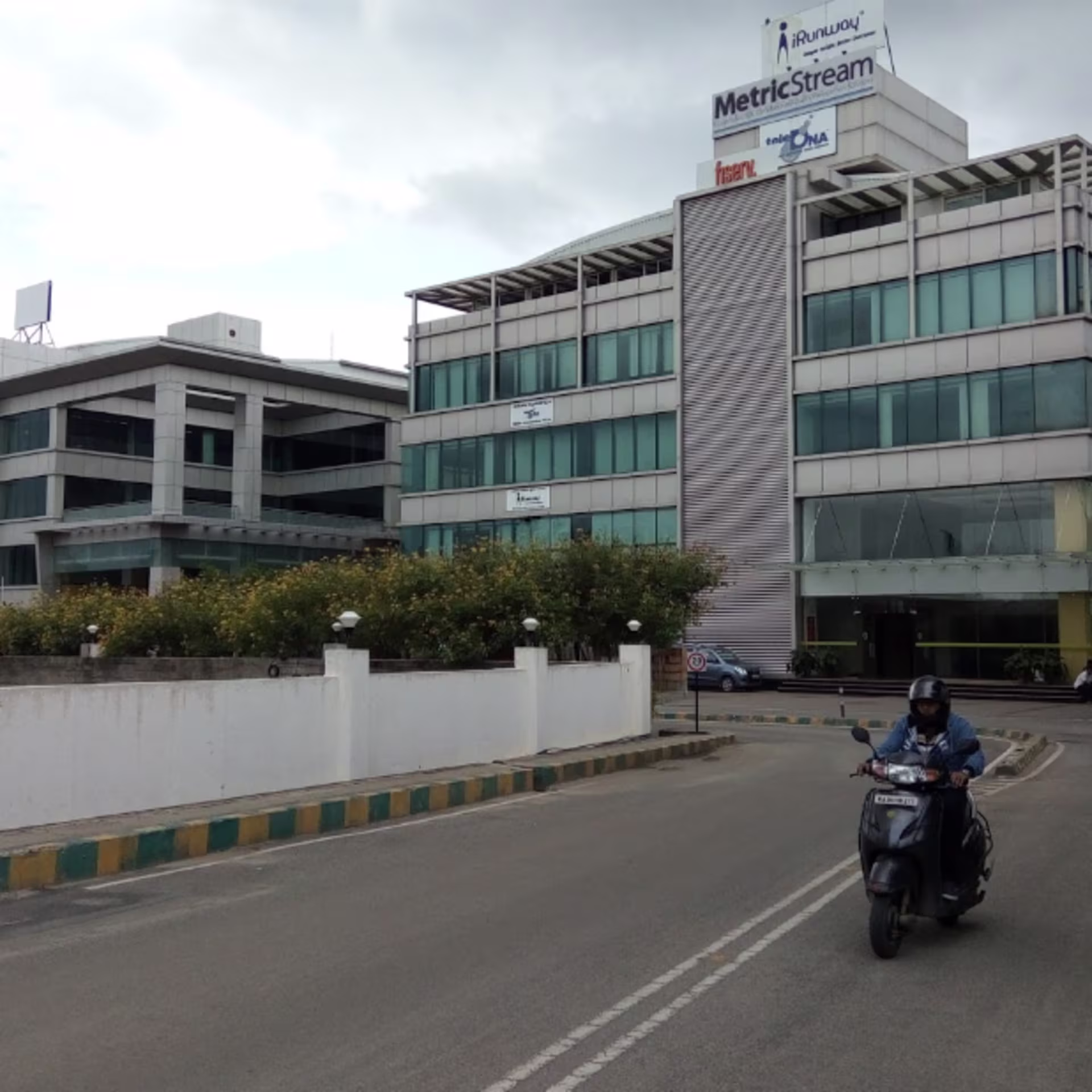 Hosur Road, Hoggasandra