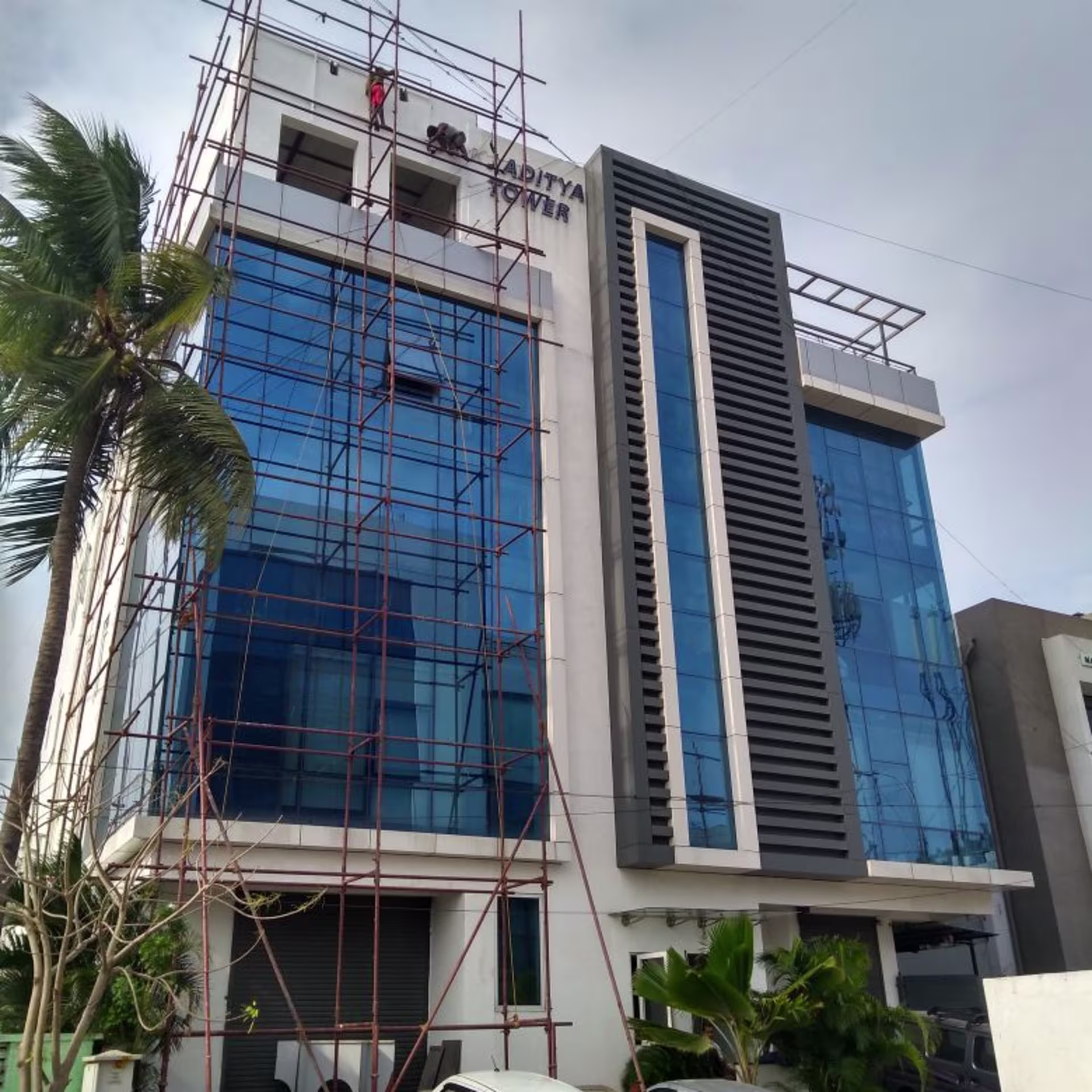 VSI Estate 2, Thramani