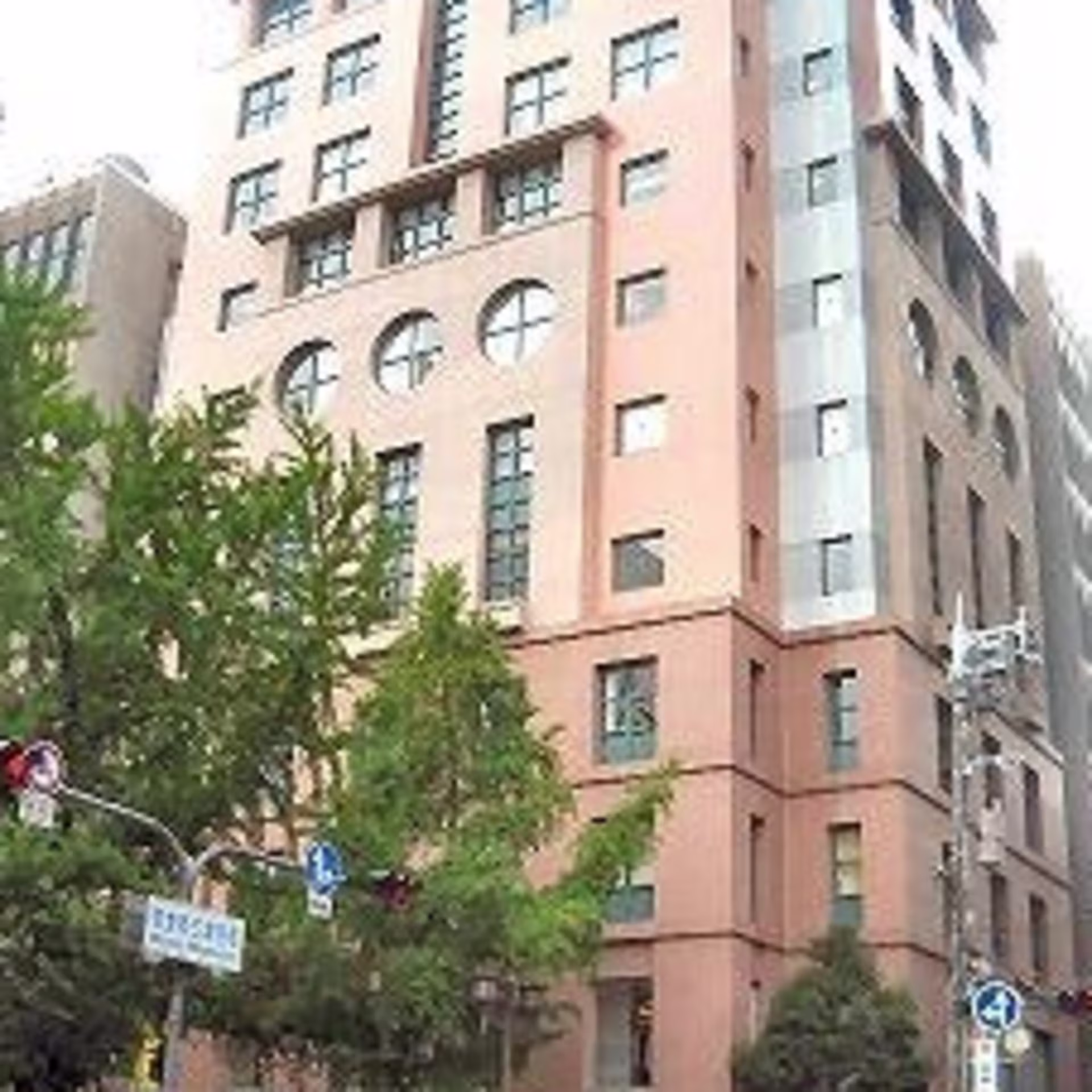 西心斎橋2-3-2