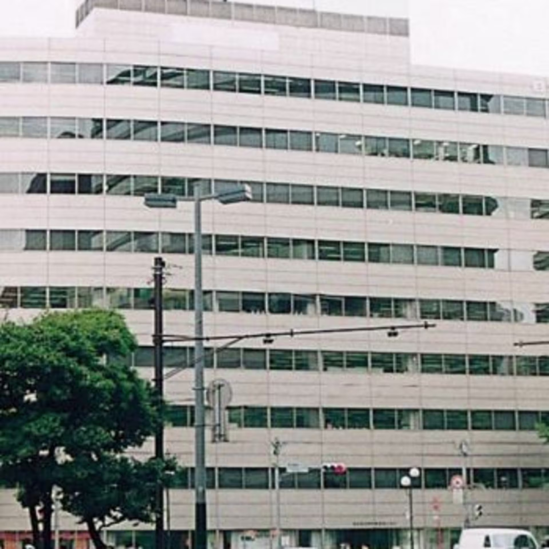 博多駅前4-1-1
