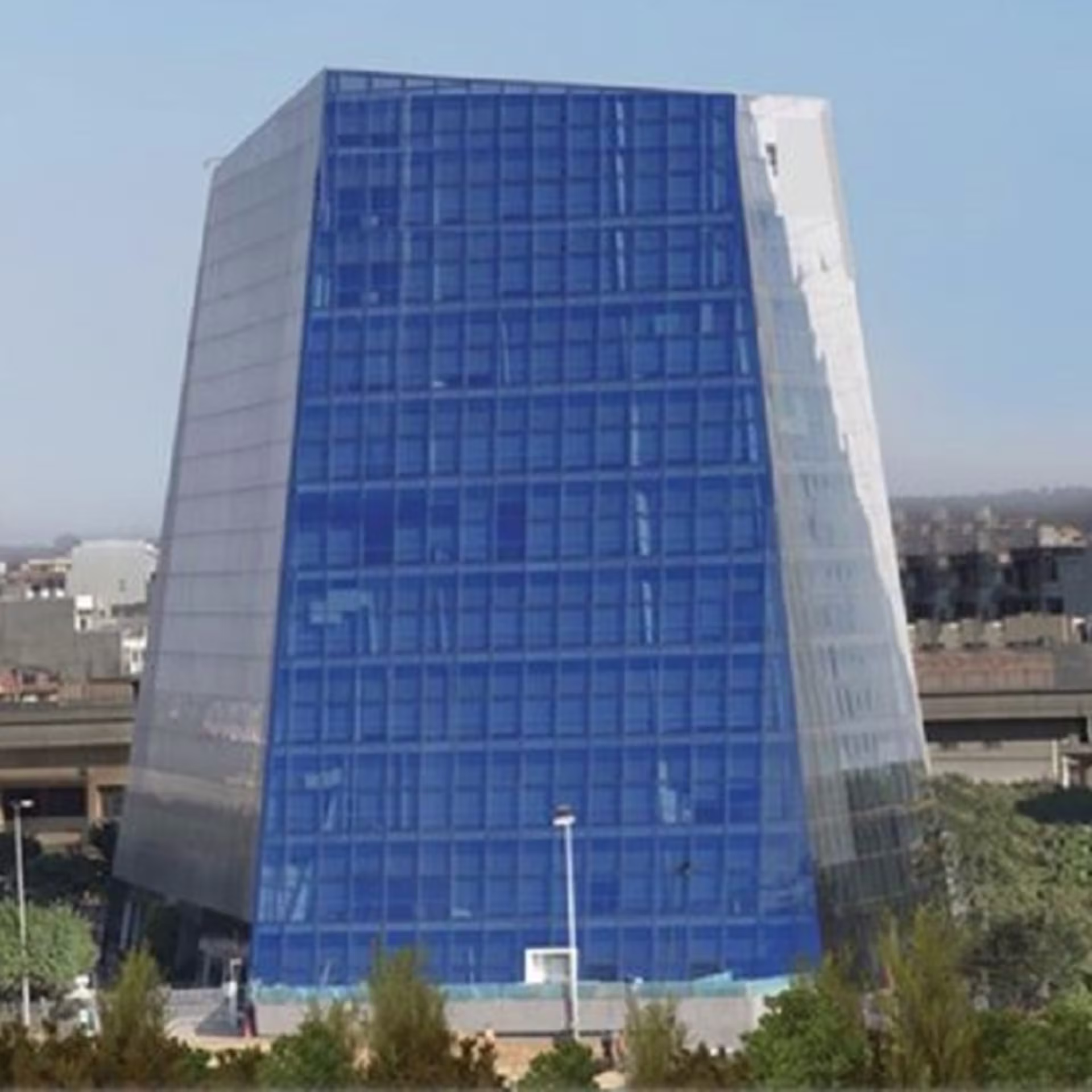 DLF Phase 3, Sector 25