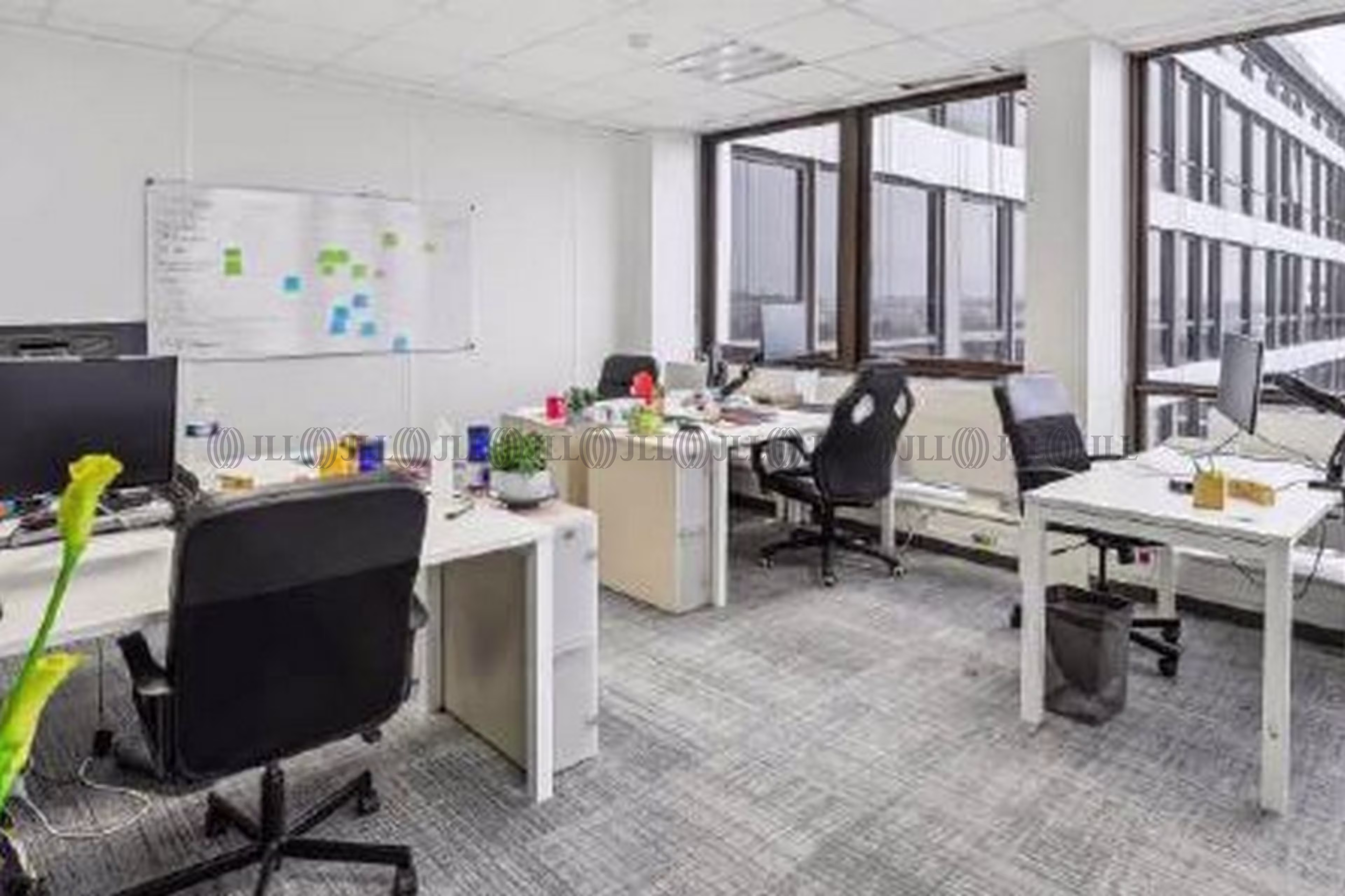 LES BUREAUX DE LA COLLINE
