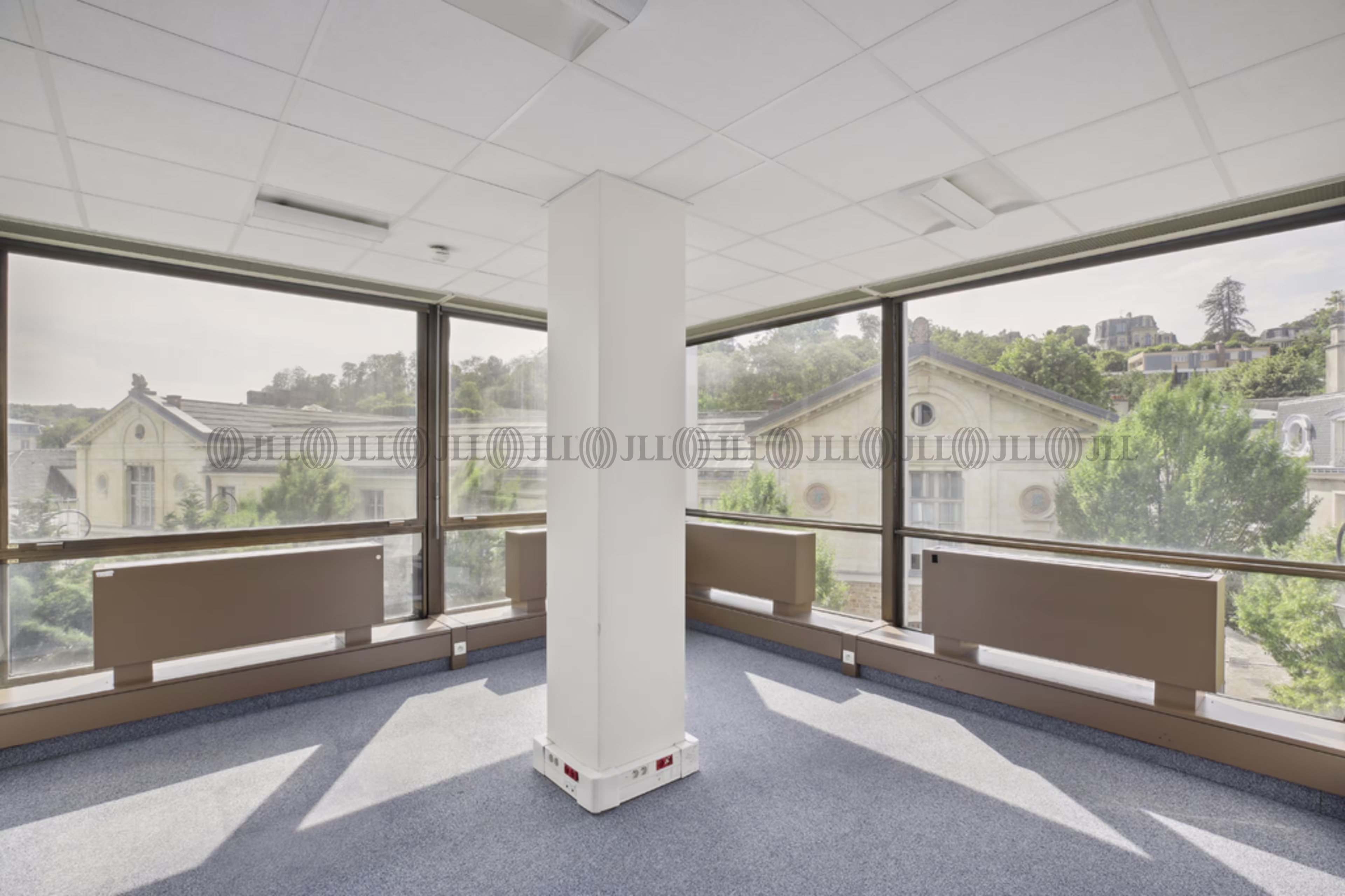 LES BUREAUX DE LA COLLINE