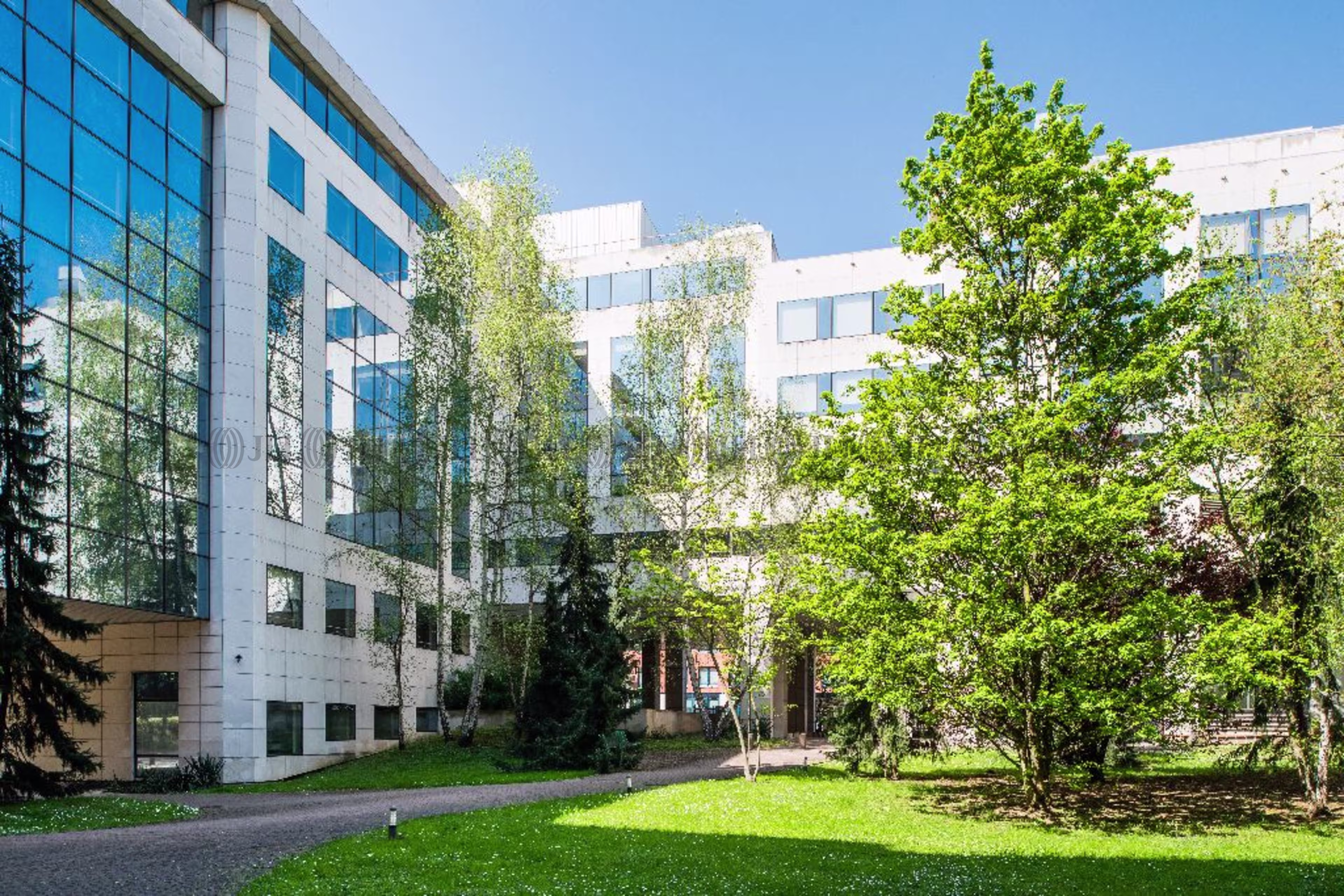 CENTRE D'AFFAIRES MONTROUGE ARC EN CIEL