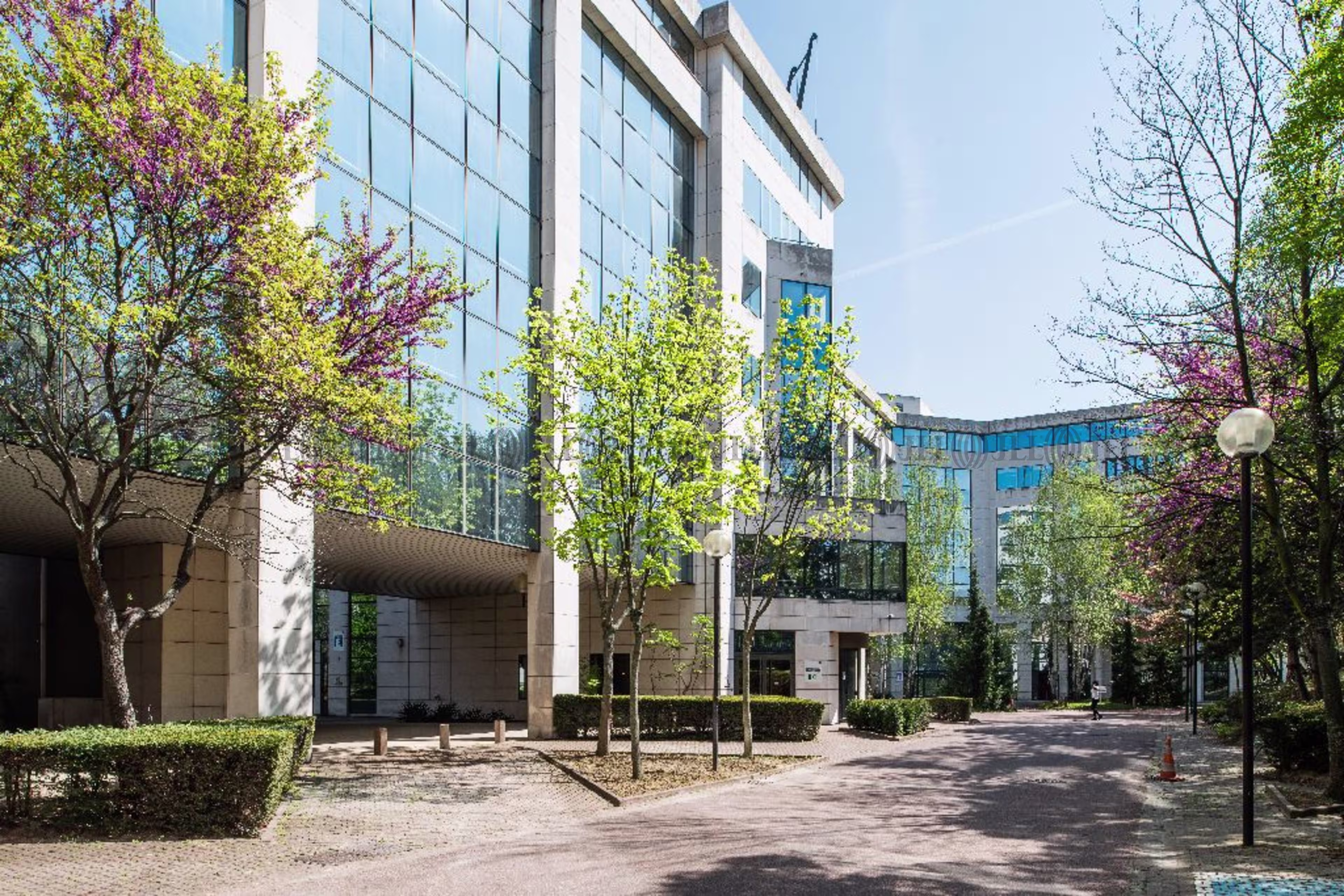 CENTRE D'AFFAIRES MONTROUGE ARC EN CIEL
