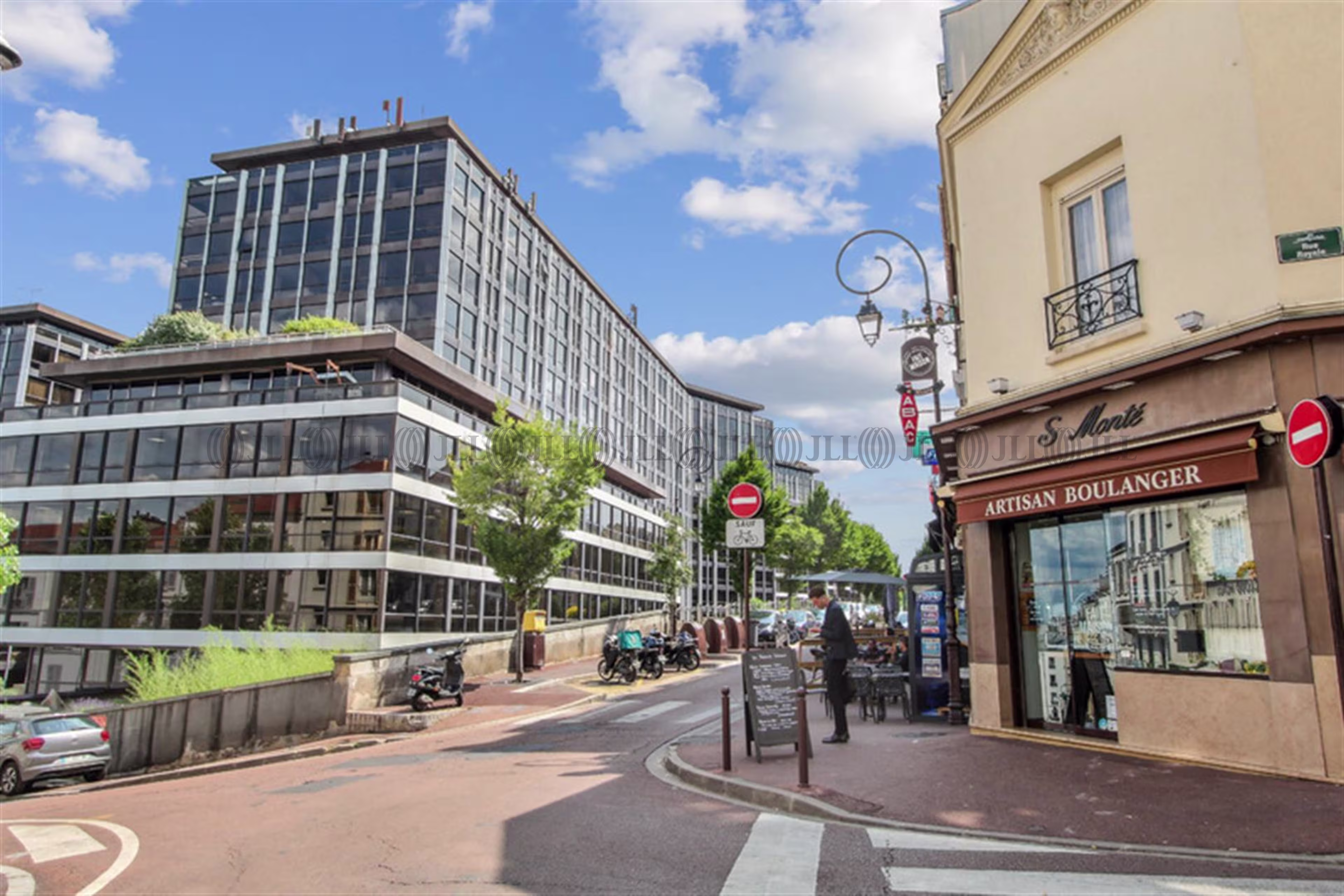 LES BUREAUX DE LA COLLINE