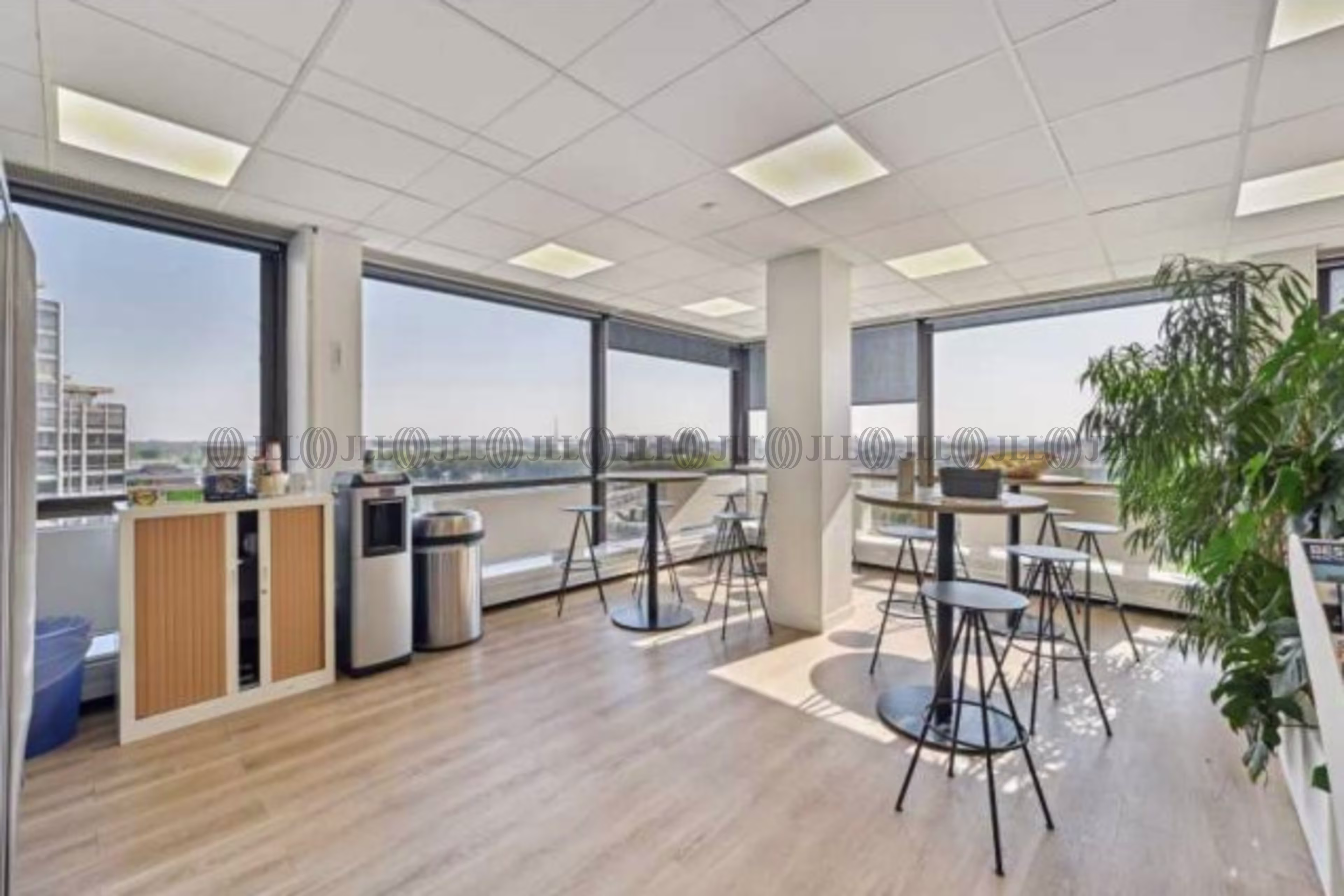 LES BUREAUX DE LA COLLINE