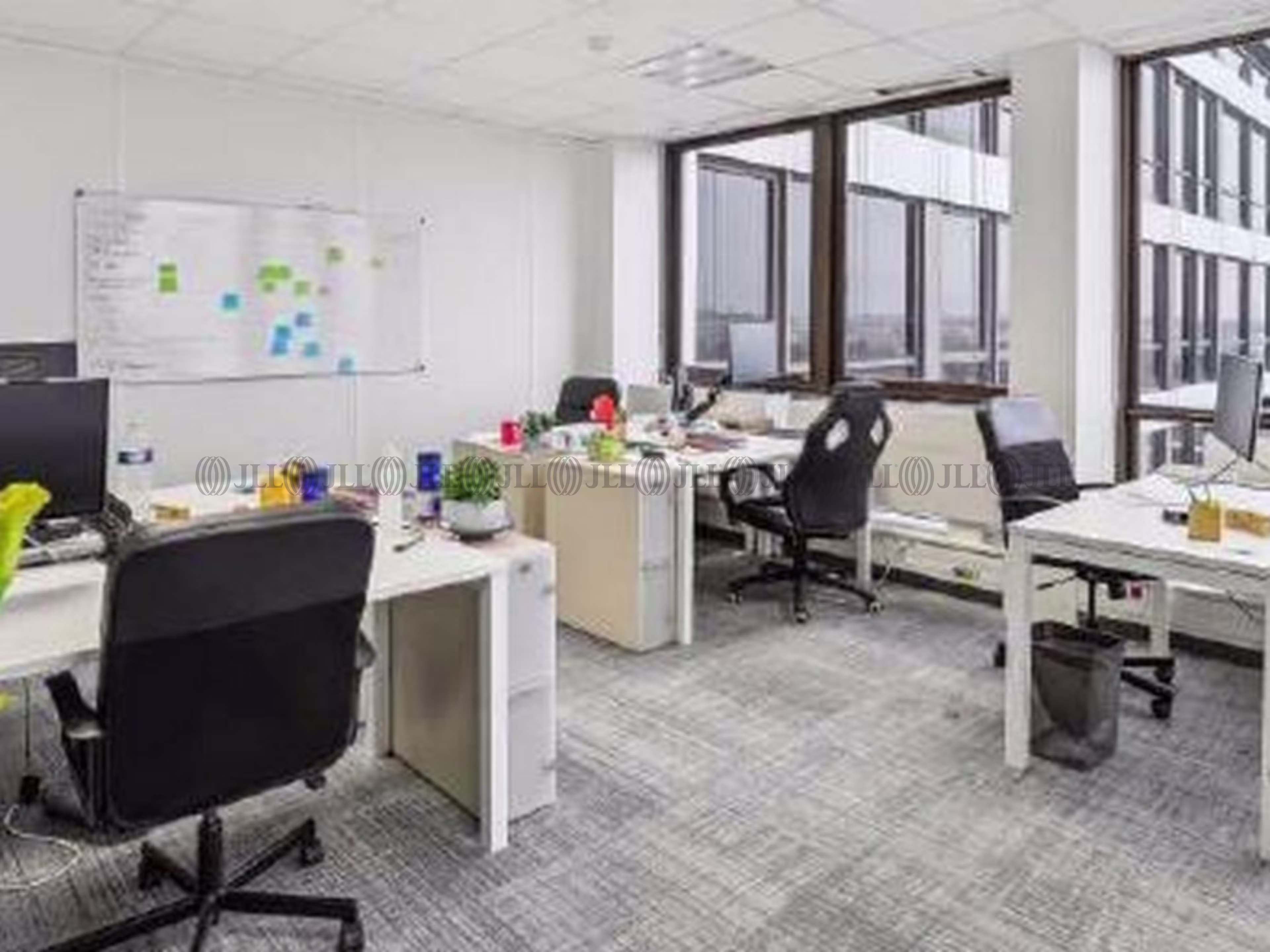 LES BUREAUX DE LA COLLINE