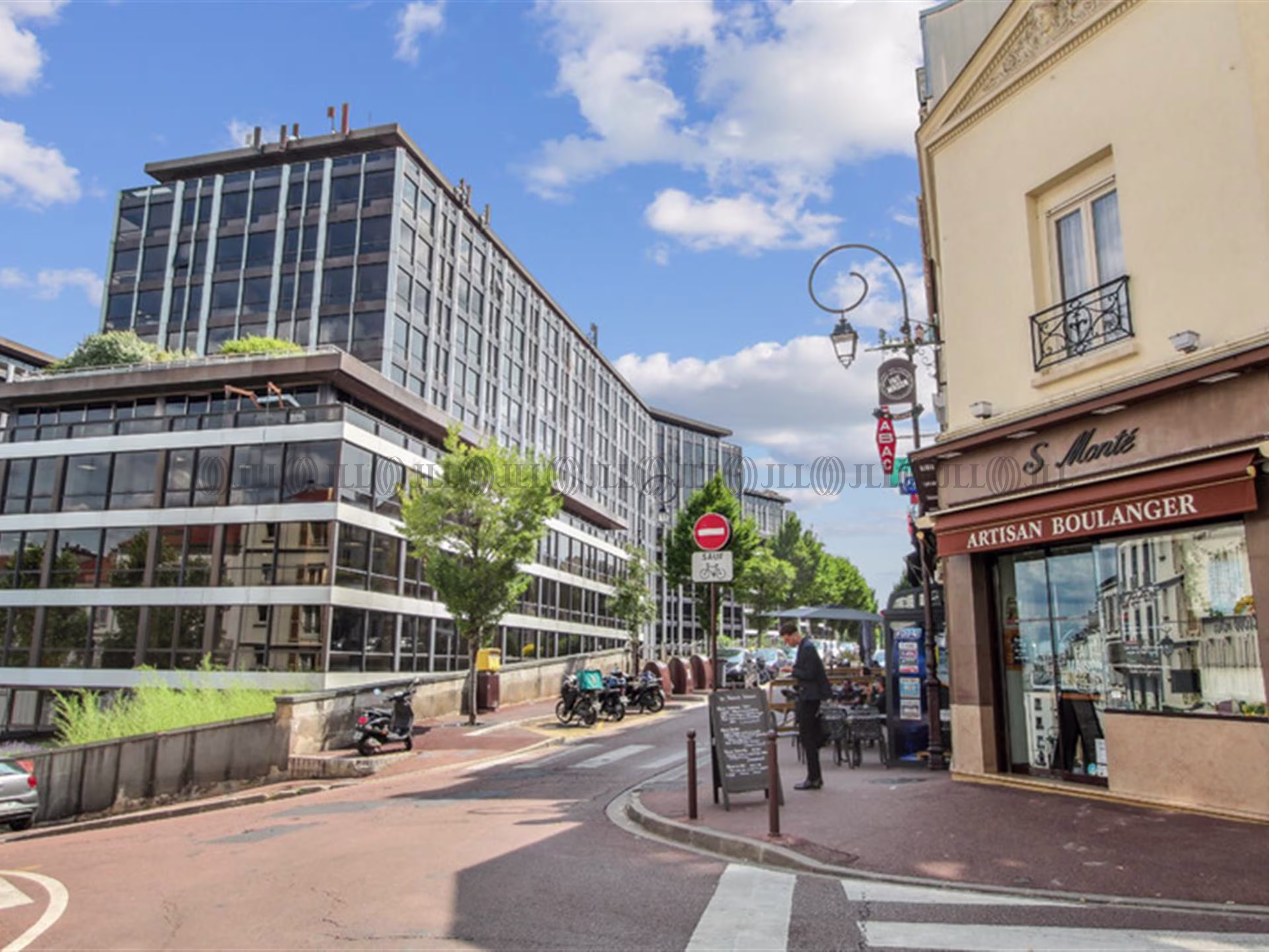 LES BUREAUX DE LA COLLINE