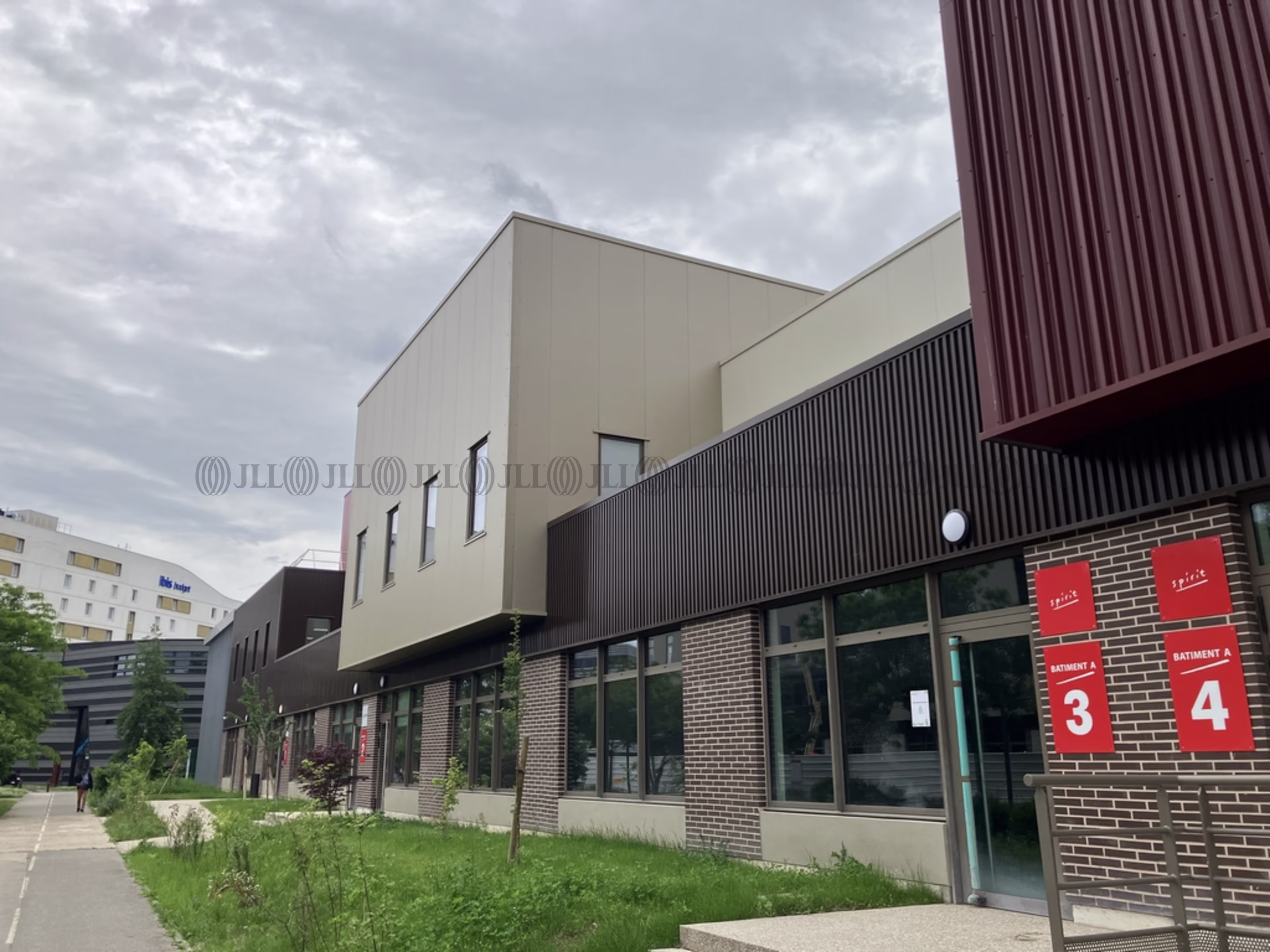 BUSINESS CLUSTER CARRE 92 (BAT E)