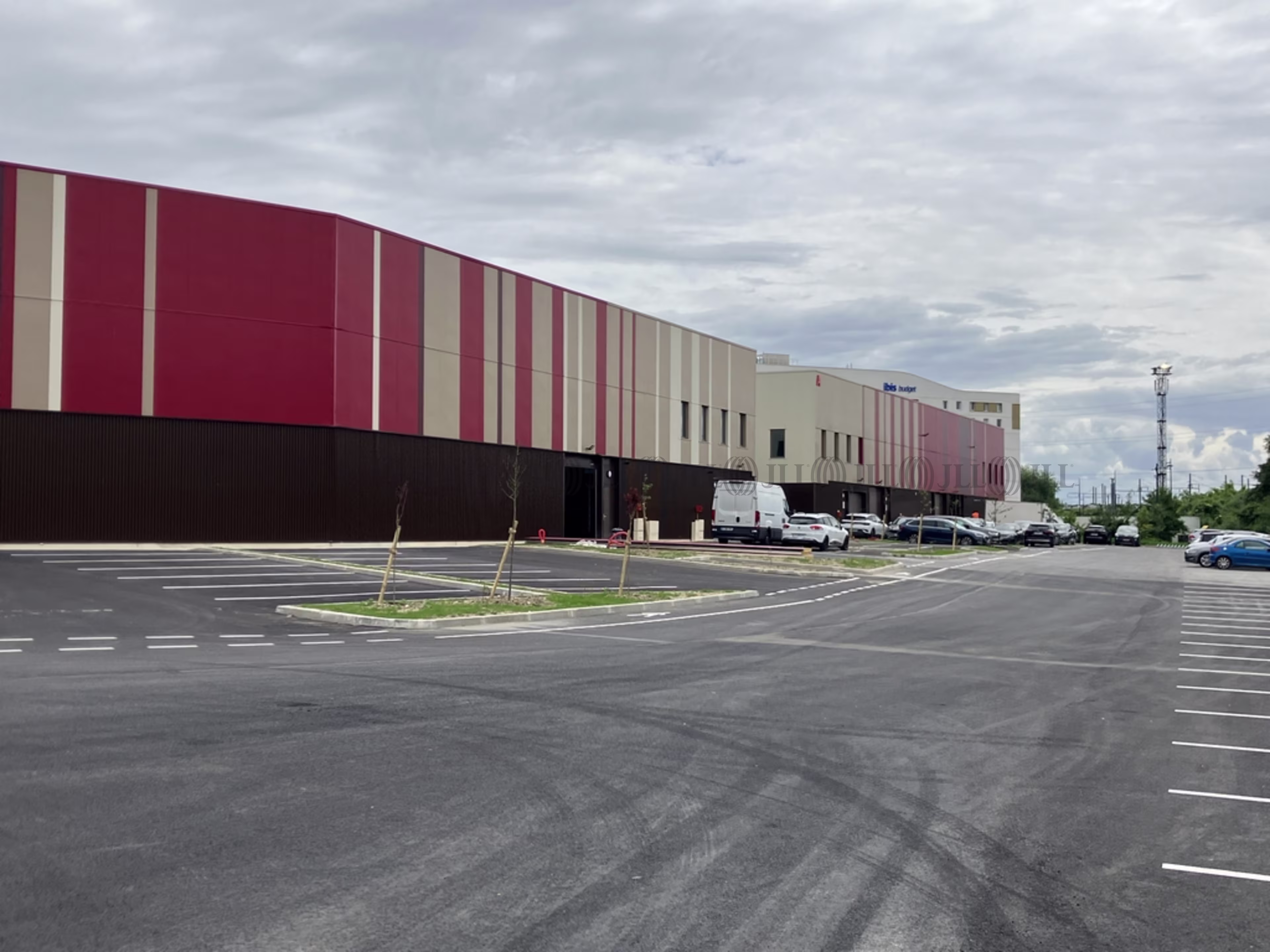 BUSINESS CLUSTER CARRE 92 (BAT E)