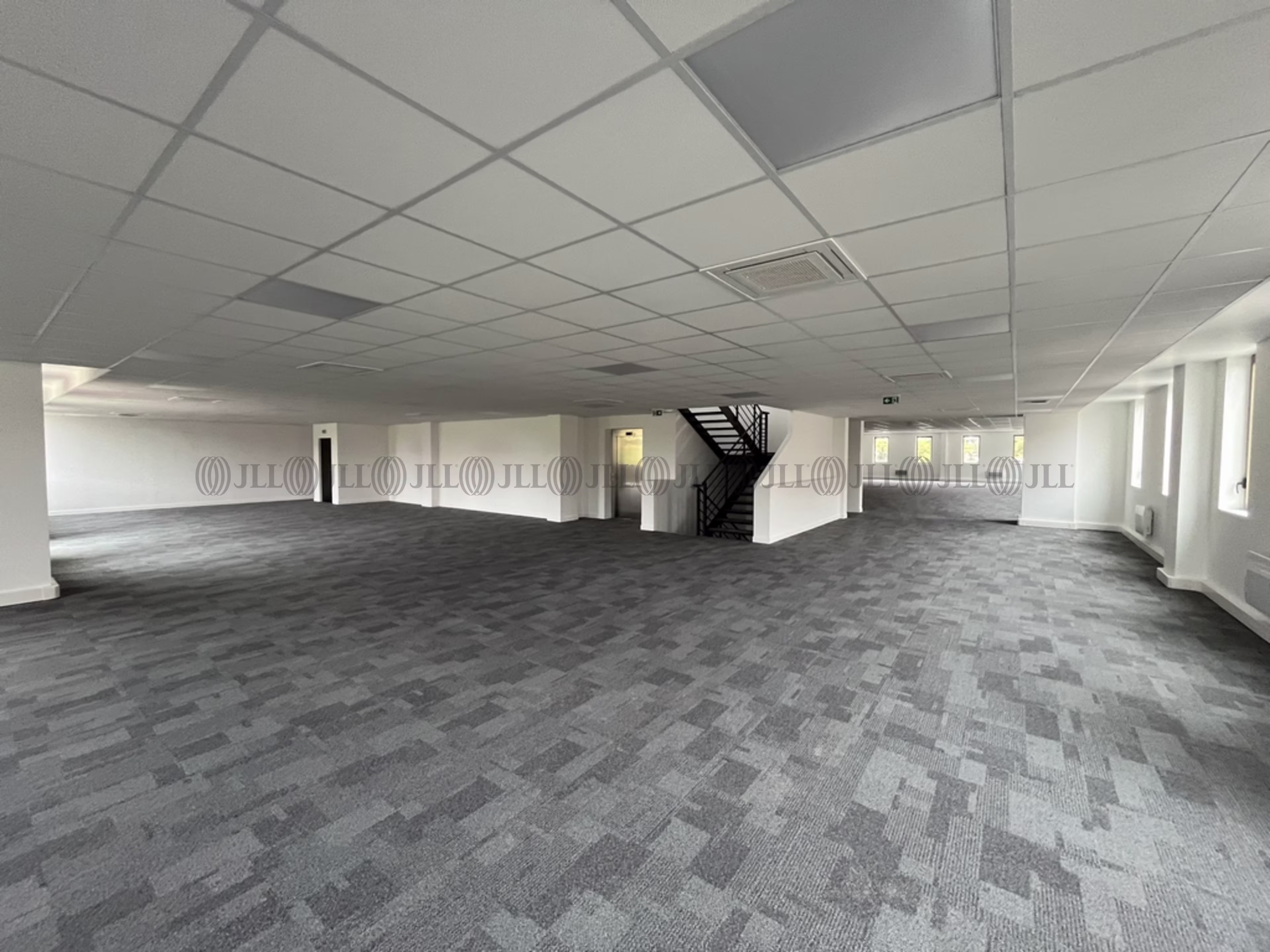 BUSINESS CLUSTER CARRE 92 (BAT E)