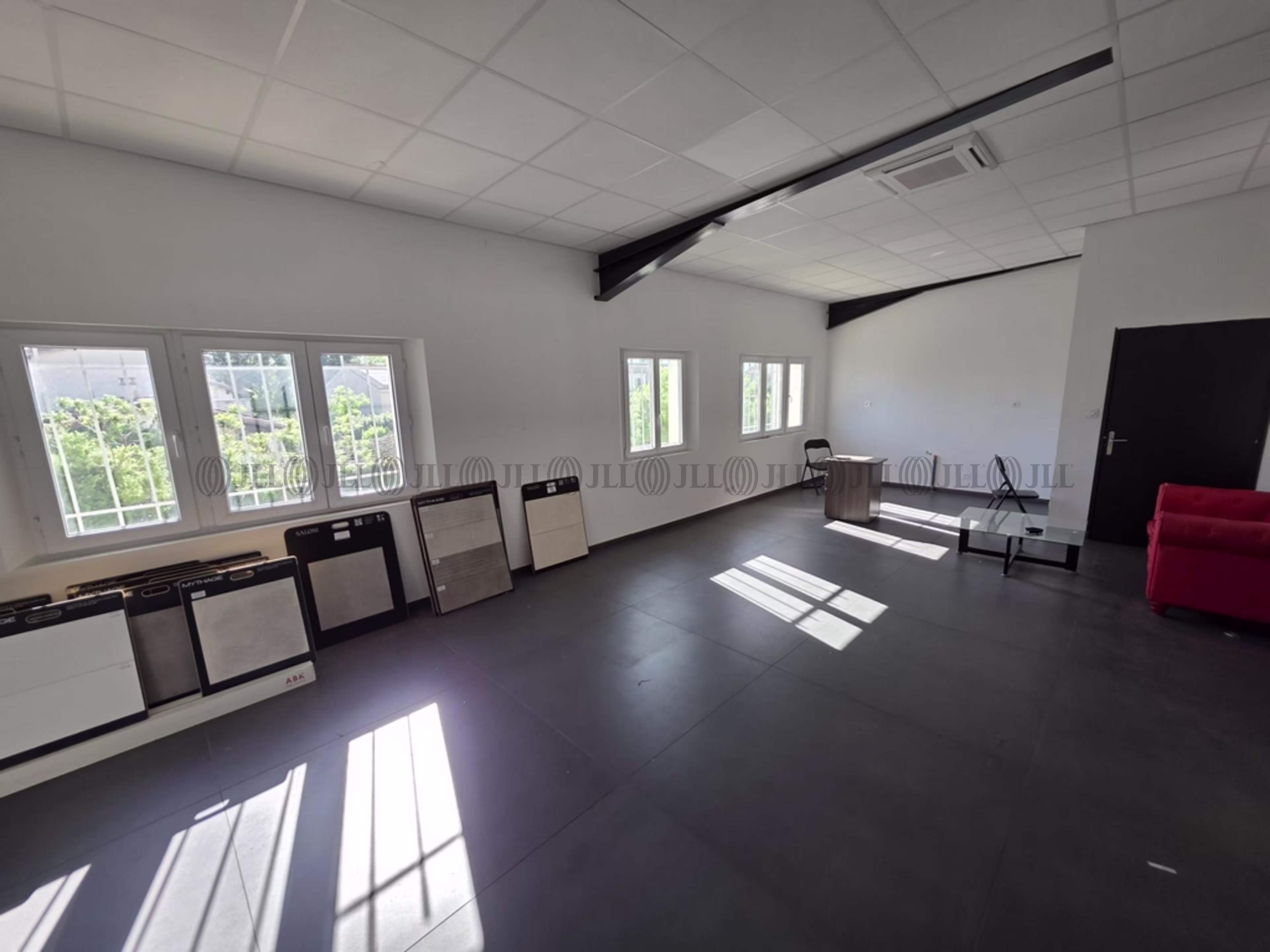 LOCAL SHOWROOM RN6