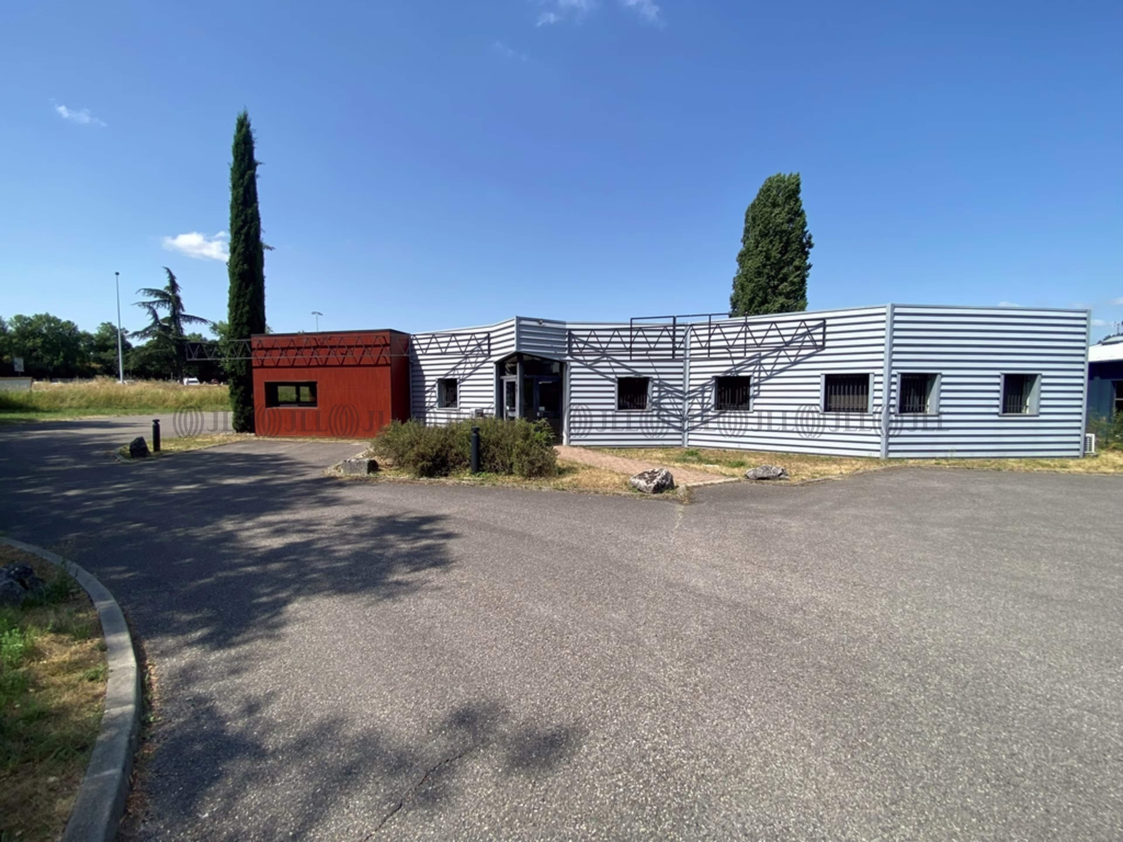 ZI LA TOUR DU PIN