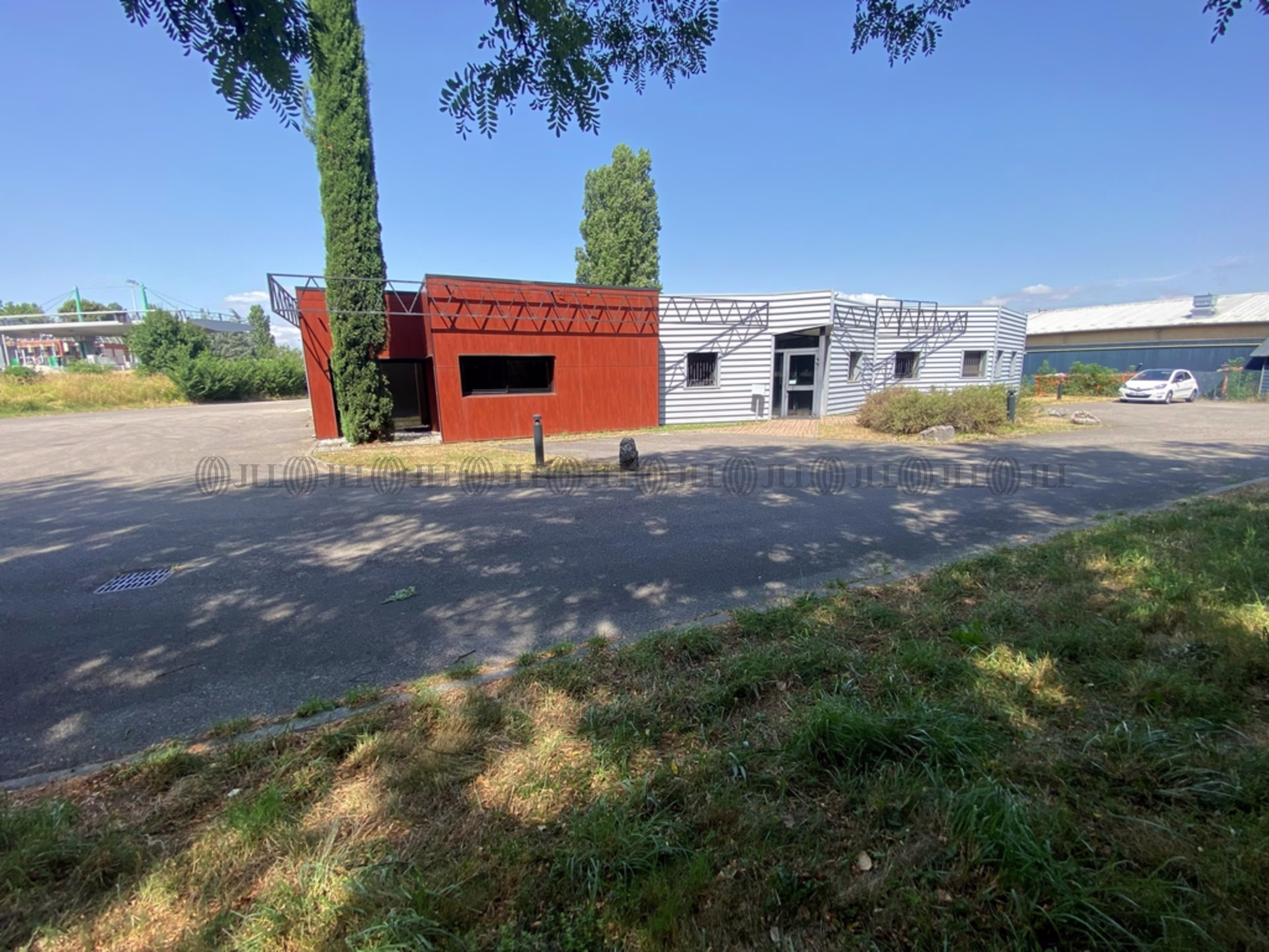 ZI LA TOUR DU PIN