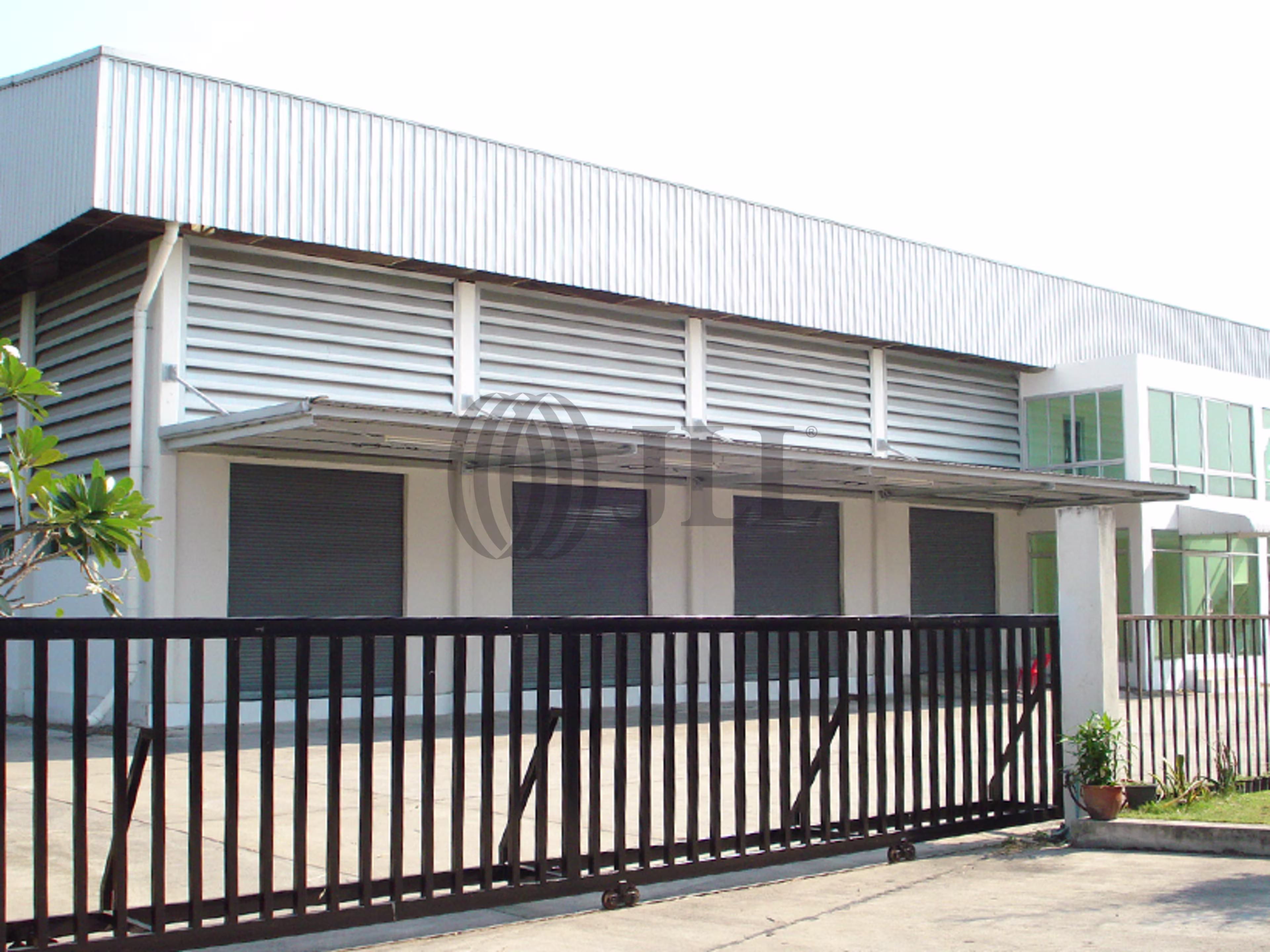 Warehouse and Factory on Debaratana Km.11 Road (Inbound)