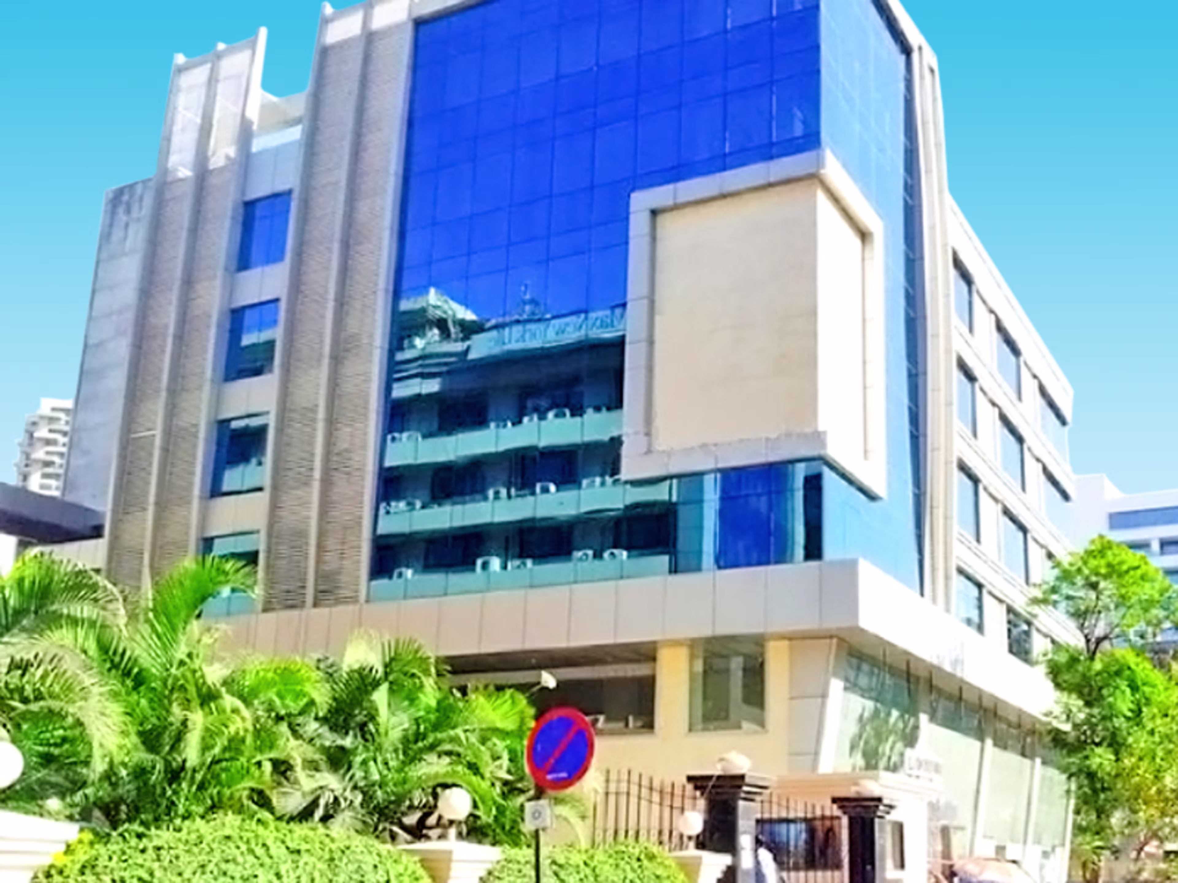 Stanford Plaza