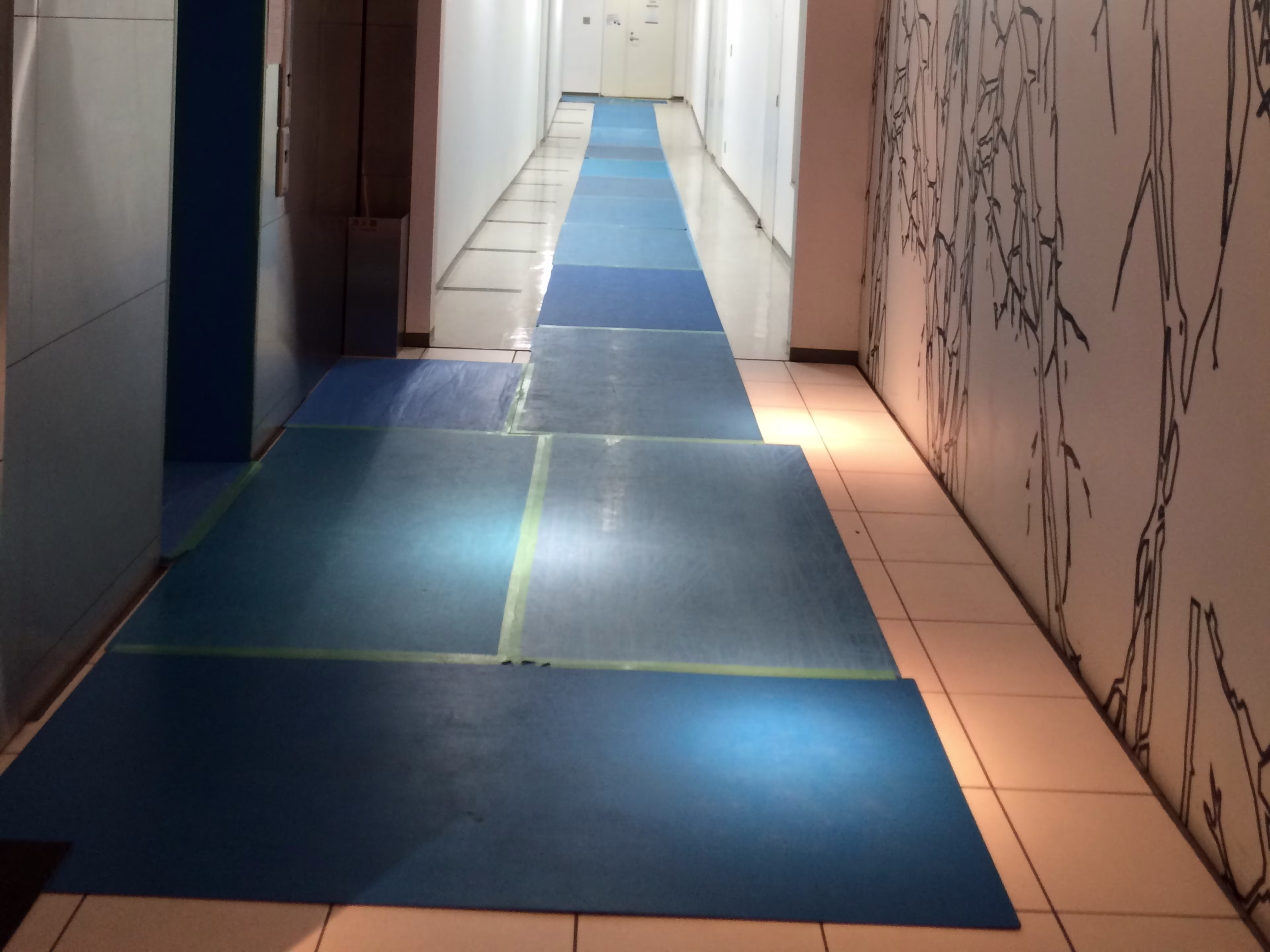 HUNDRED CIRCUS East Tower