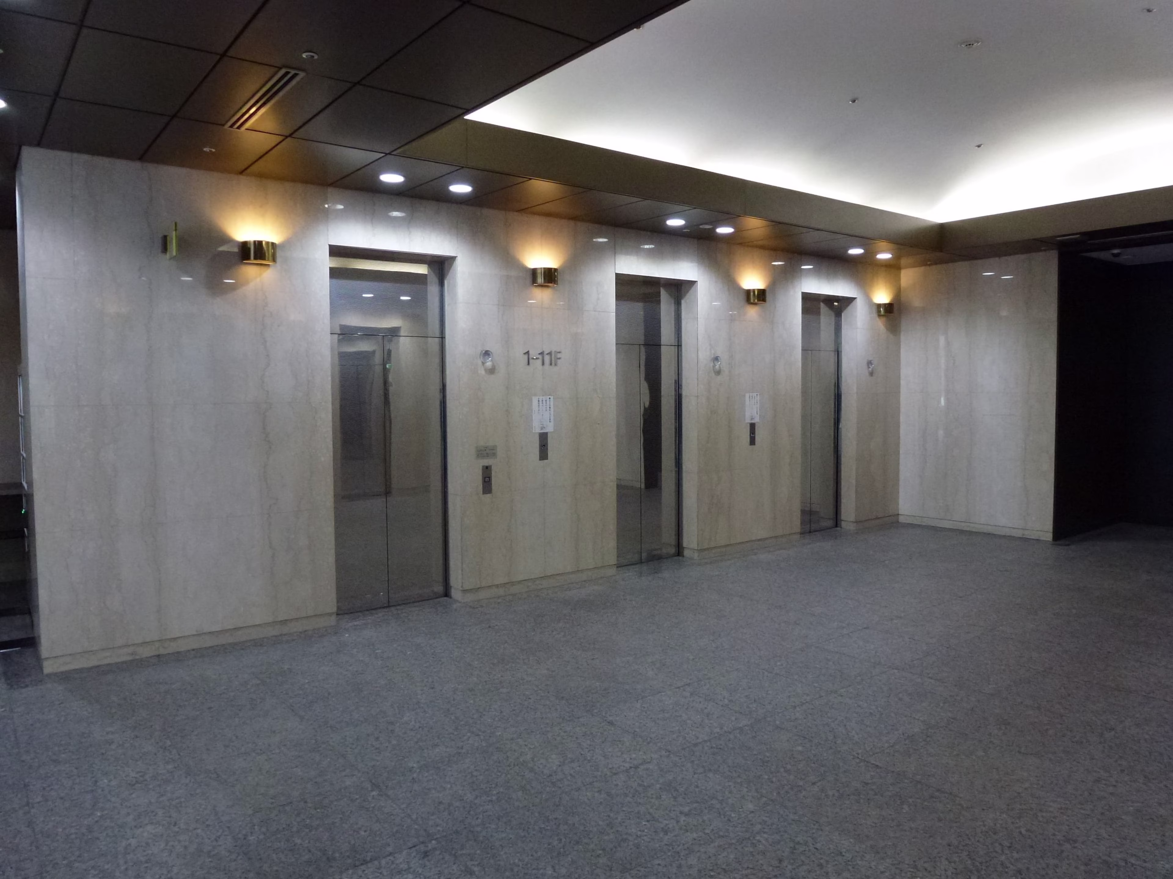 横浜東口ウィスポートビル