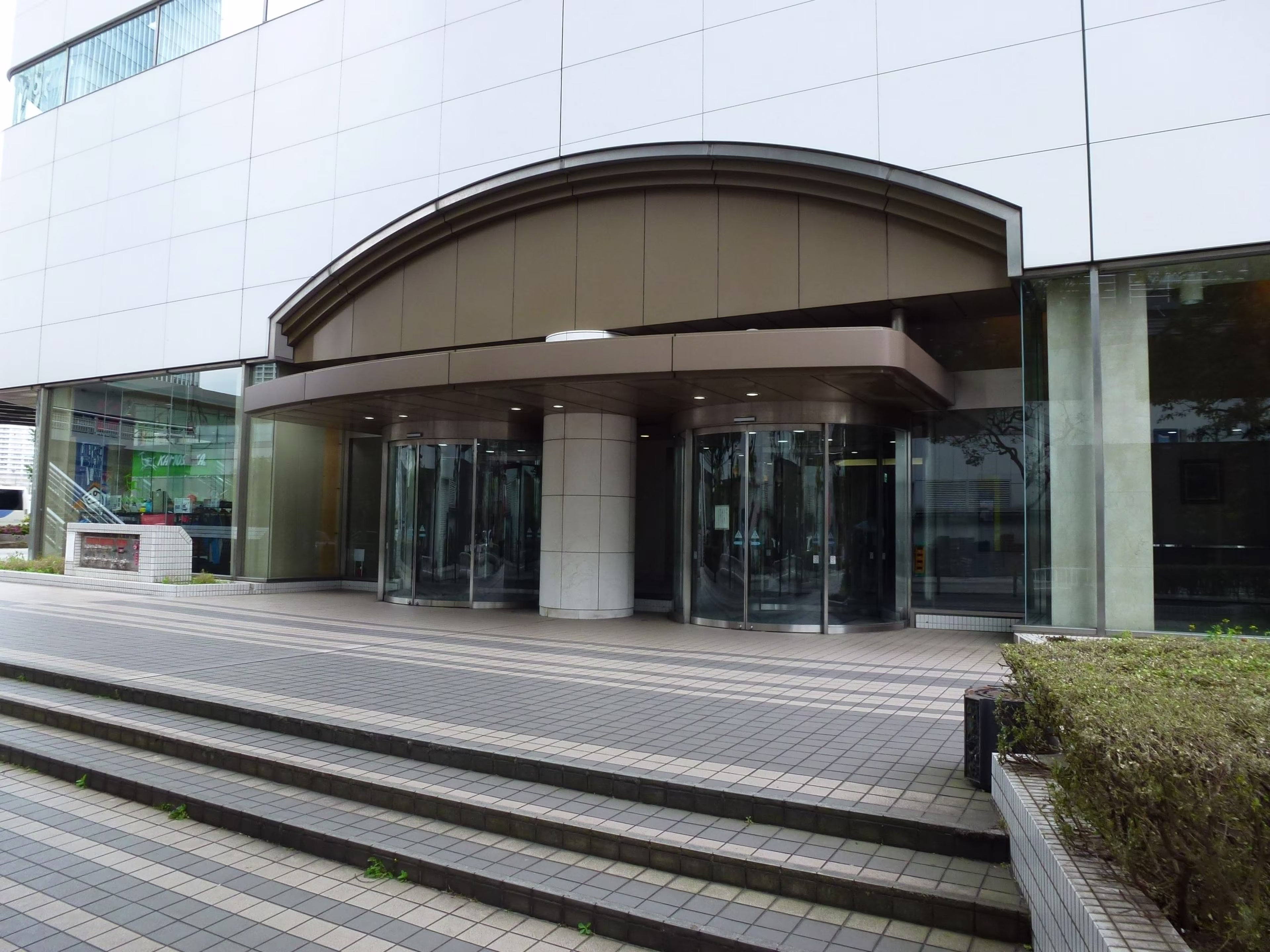 横浜東口ウィスポートビル