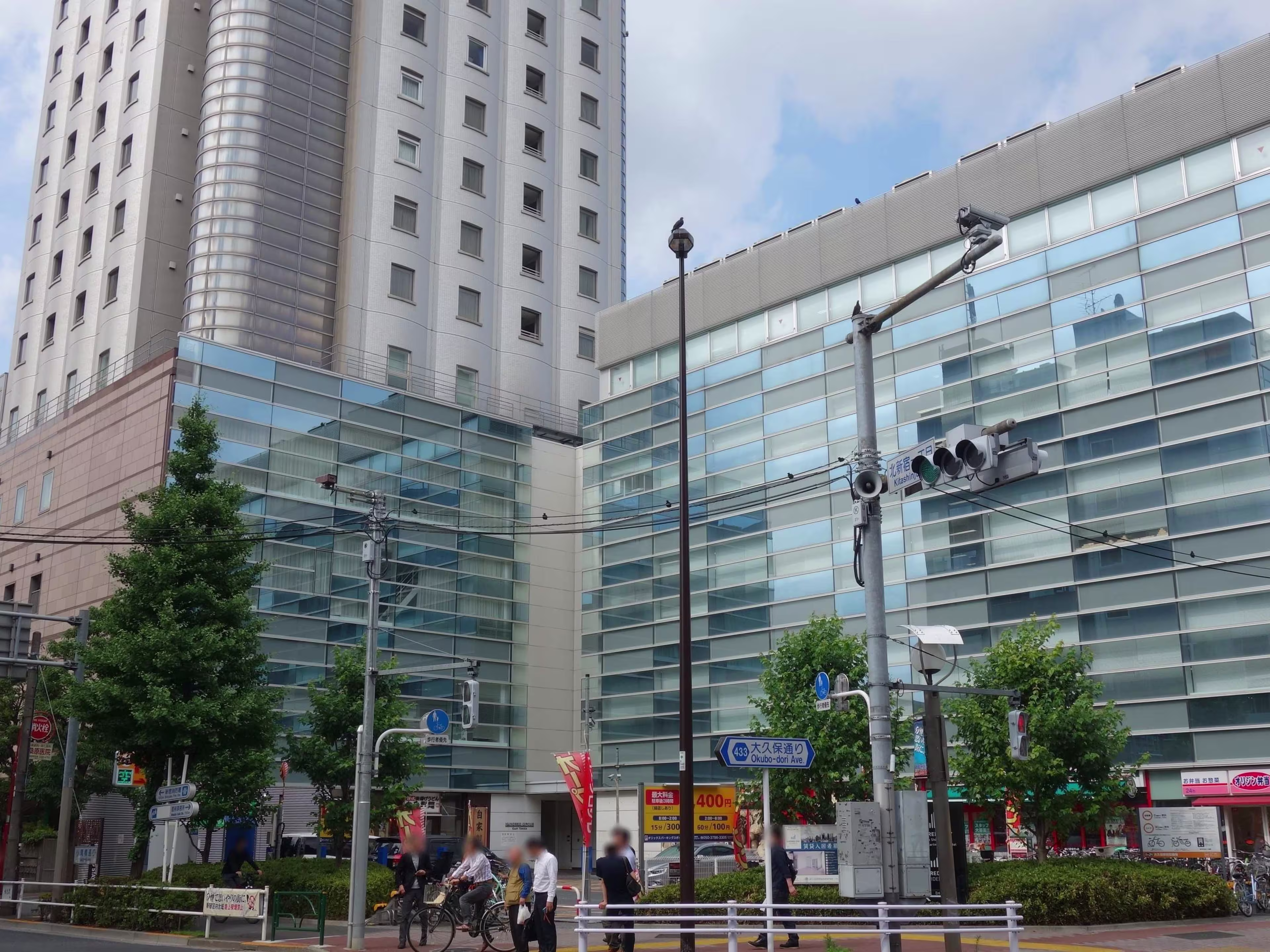 HUNDRED CIRCUS East Tower
