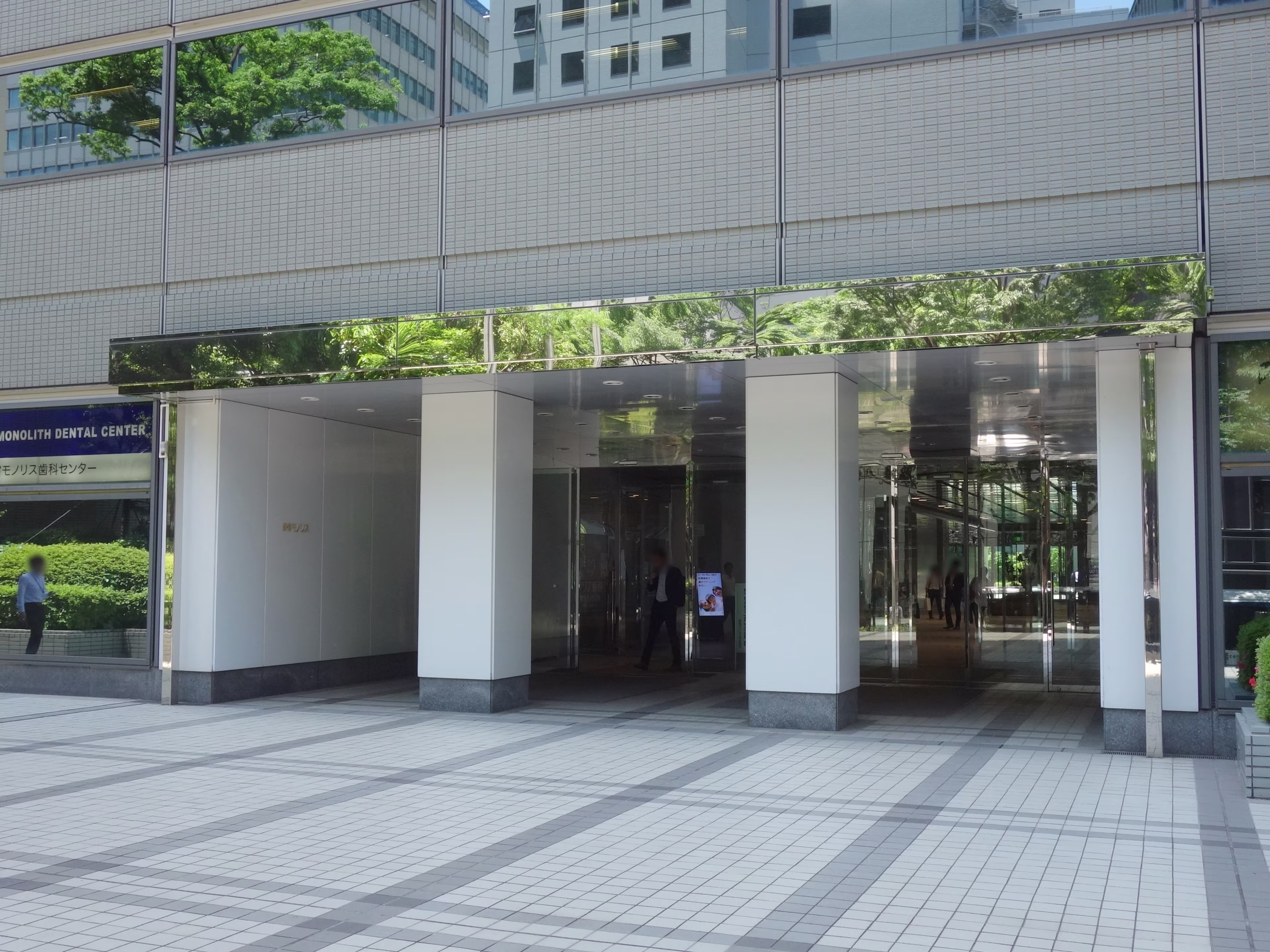 新宿モノリス