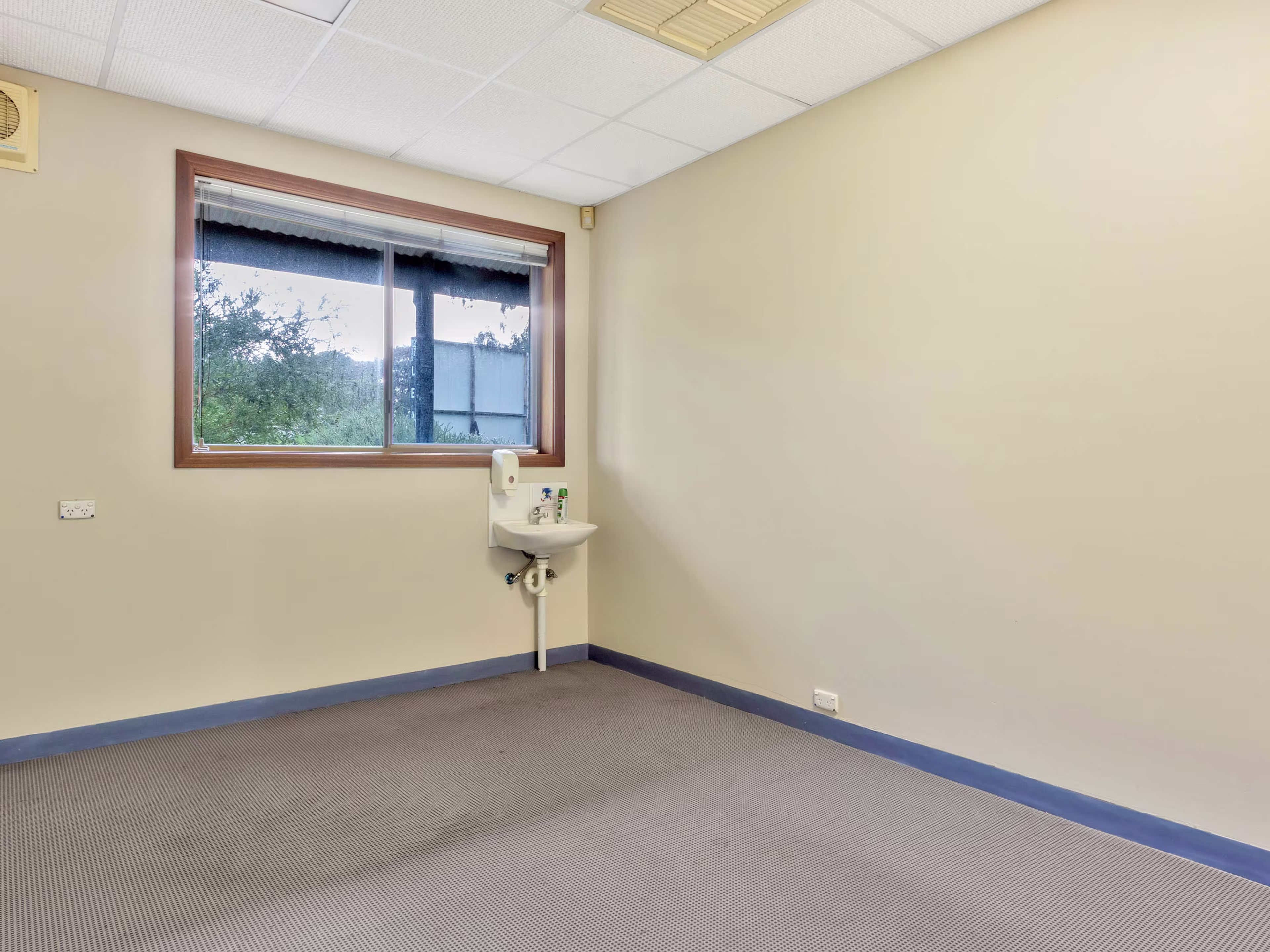 1 Longview Road Windsor Gardens