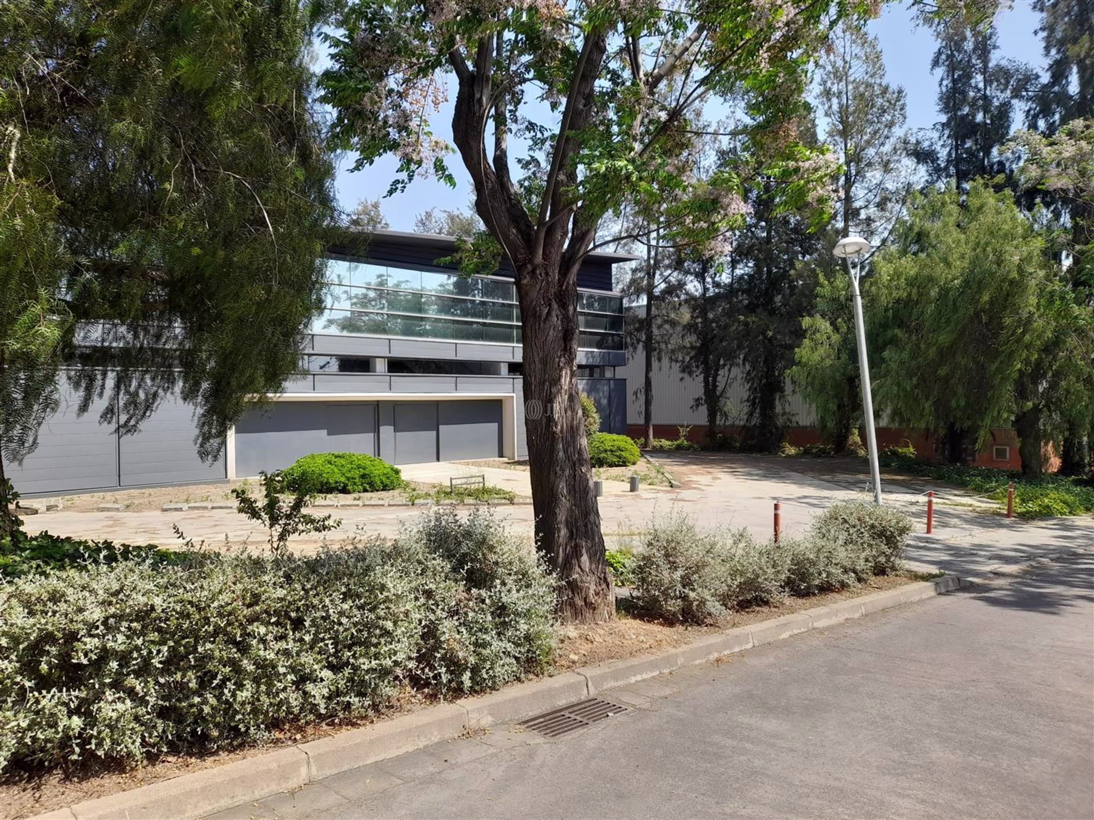 B0647 EDIFICIO OFICINAS E INDUSTRIAL PI DEL VALLES CERDANYOLA ALQUILER
