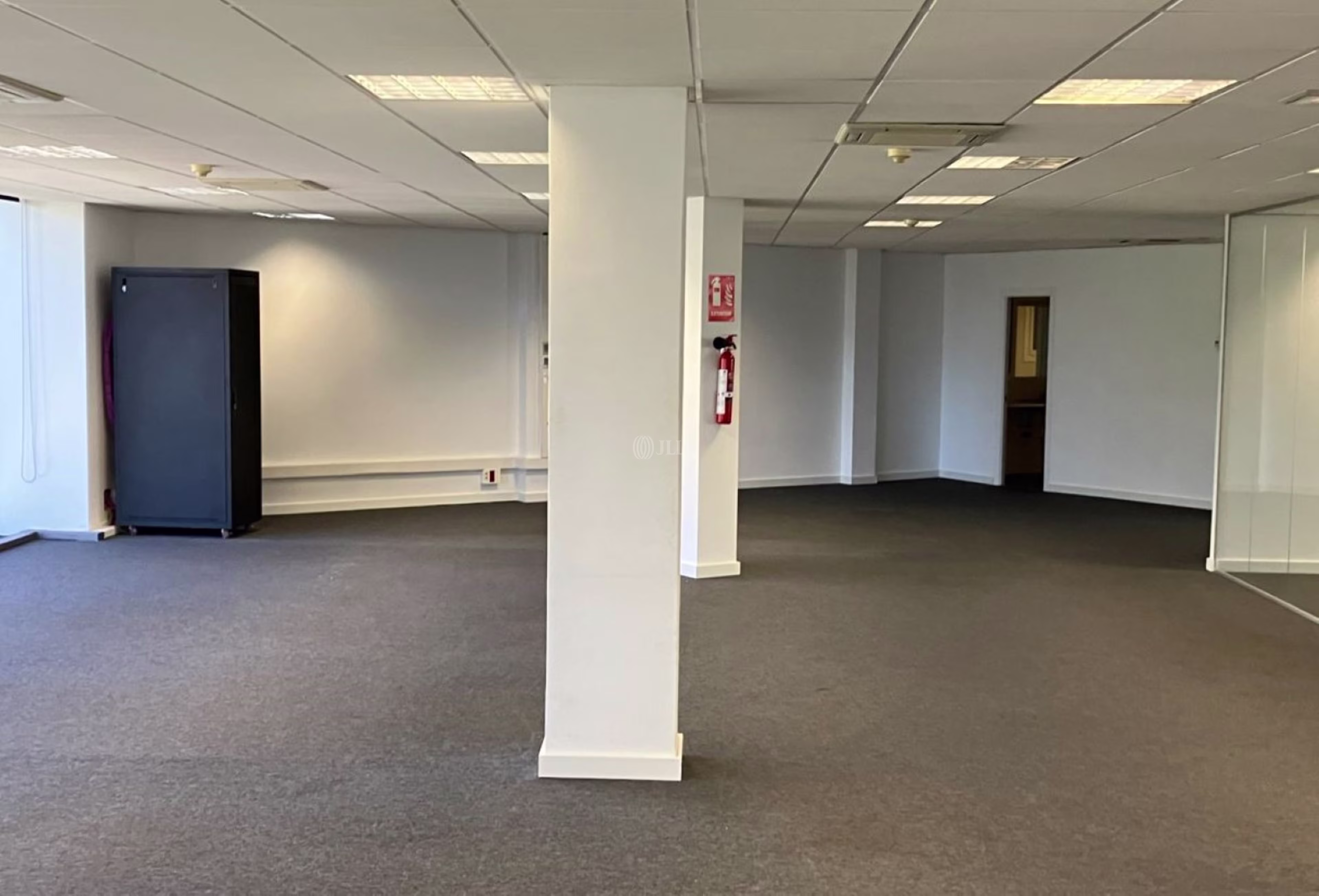 Josep Tarradellas 8-10