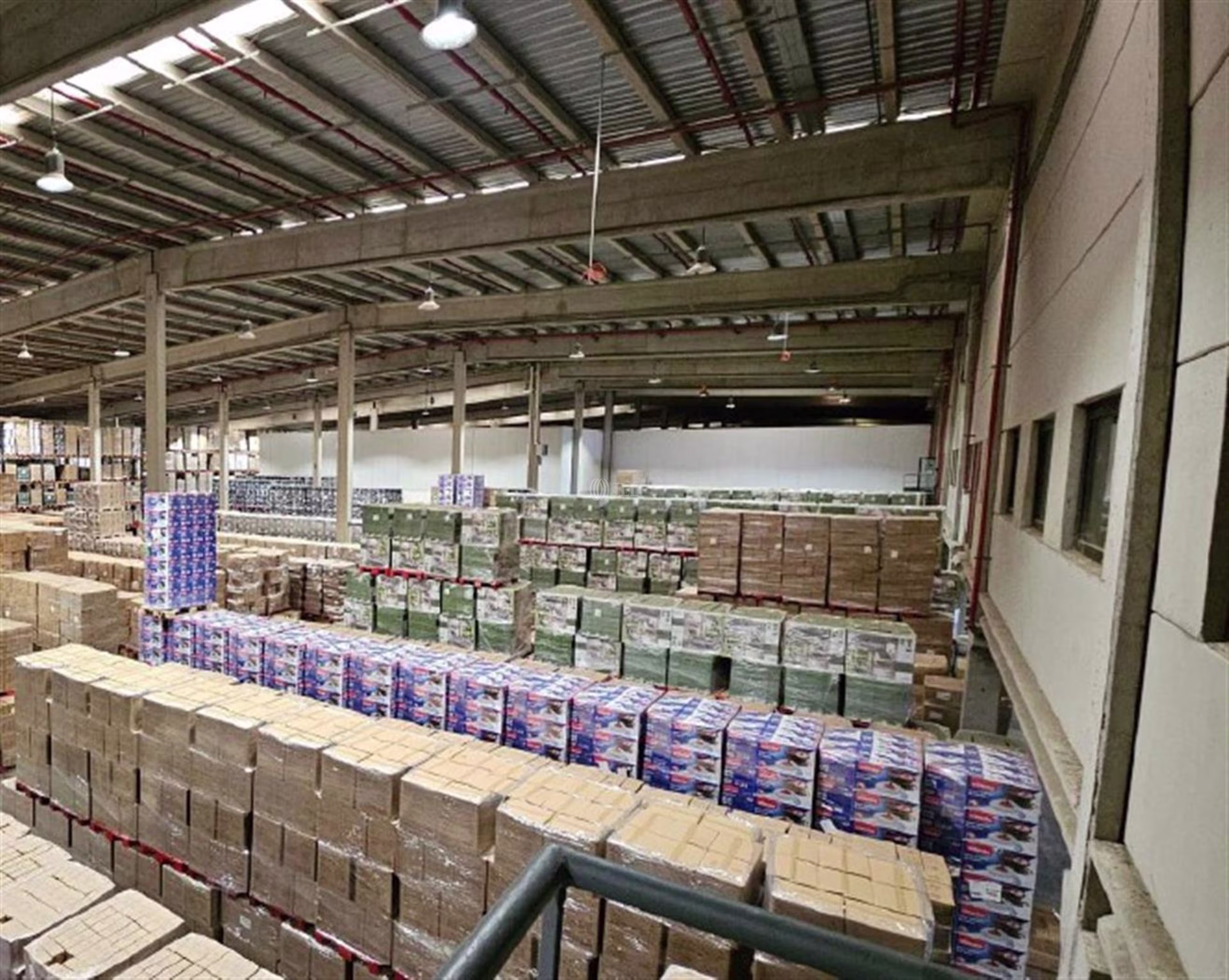 M1072 NAVE LOGISTICA MEJORADA ALQUILER