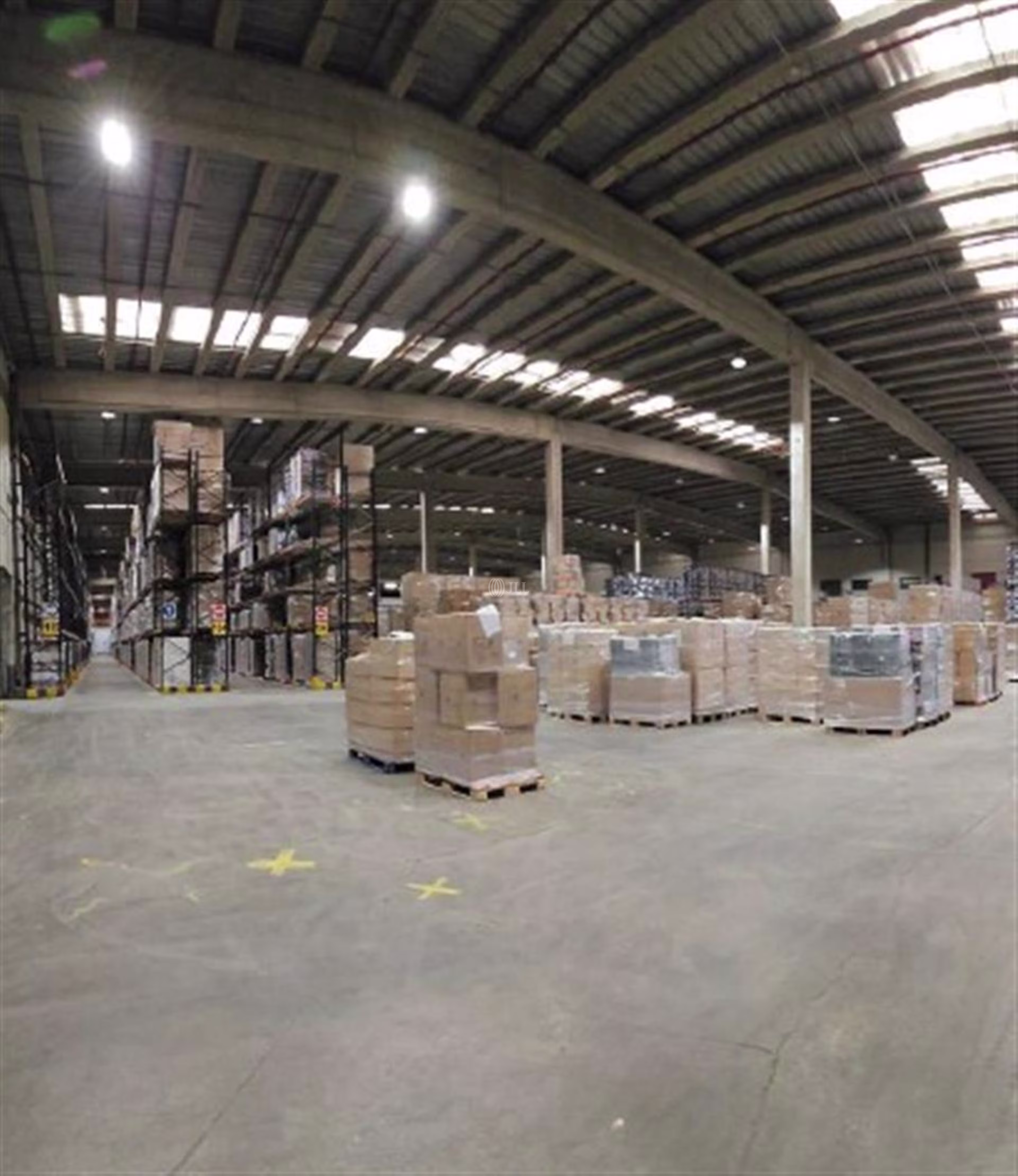 M1072 NAVE LOGISTICA MEJORADA ALQUILER