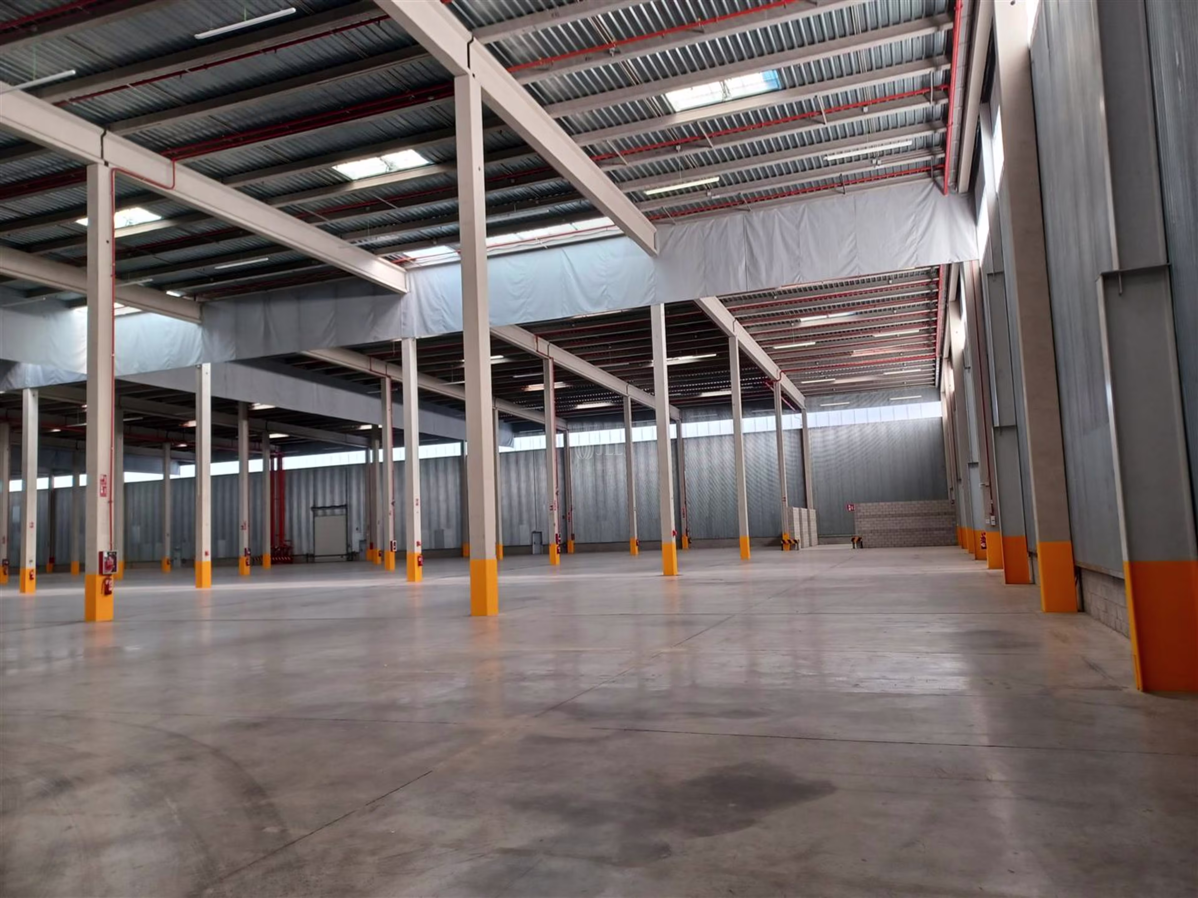 M0394 NAVE LOGISTICA DC1 CABANILLAS ALQUILER
