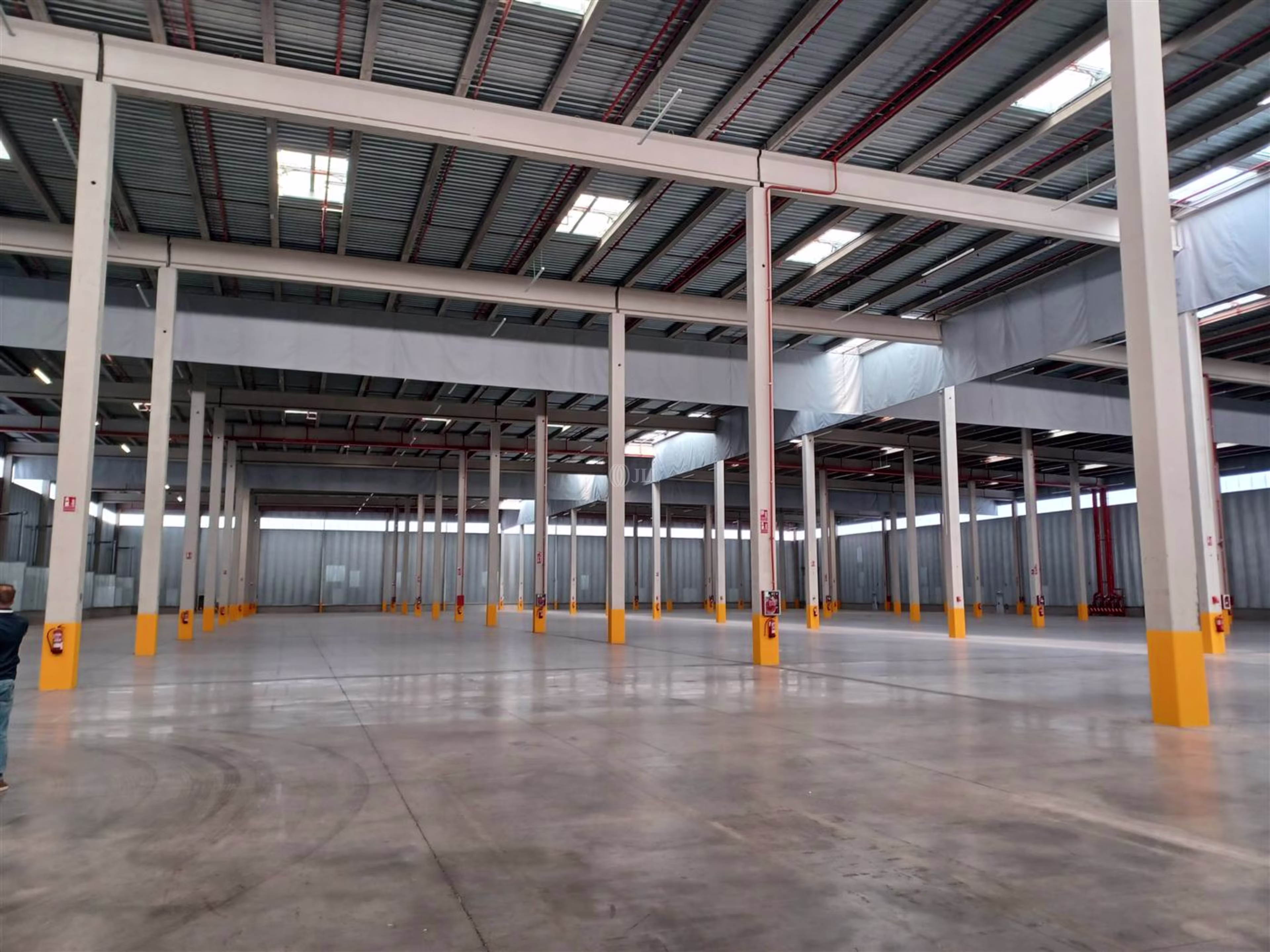 M0394 NAVE LOGISTICA DC1 CABANILLAS ALQUILER