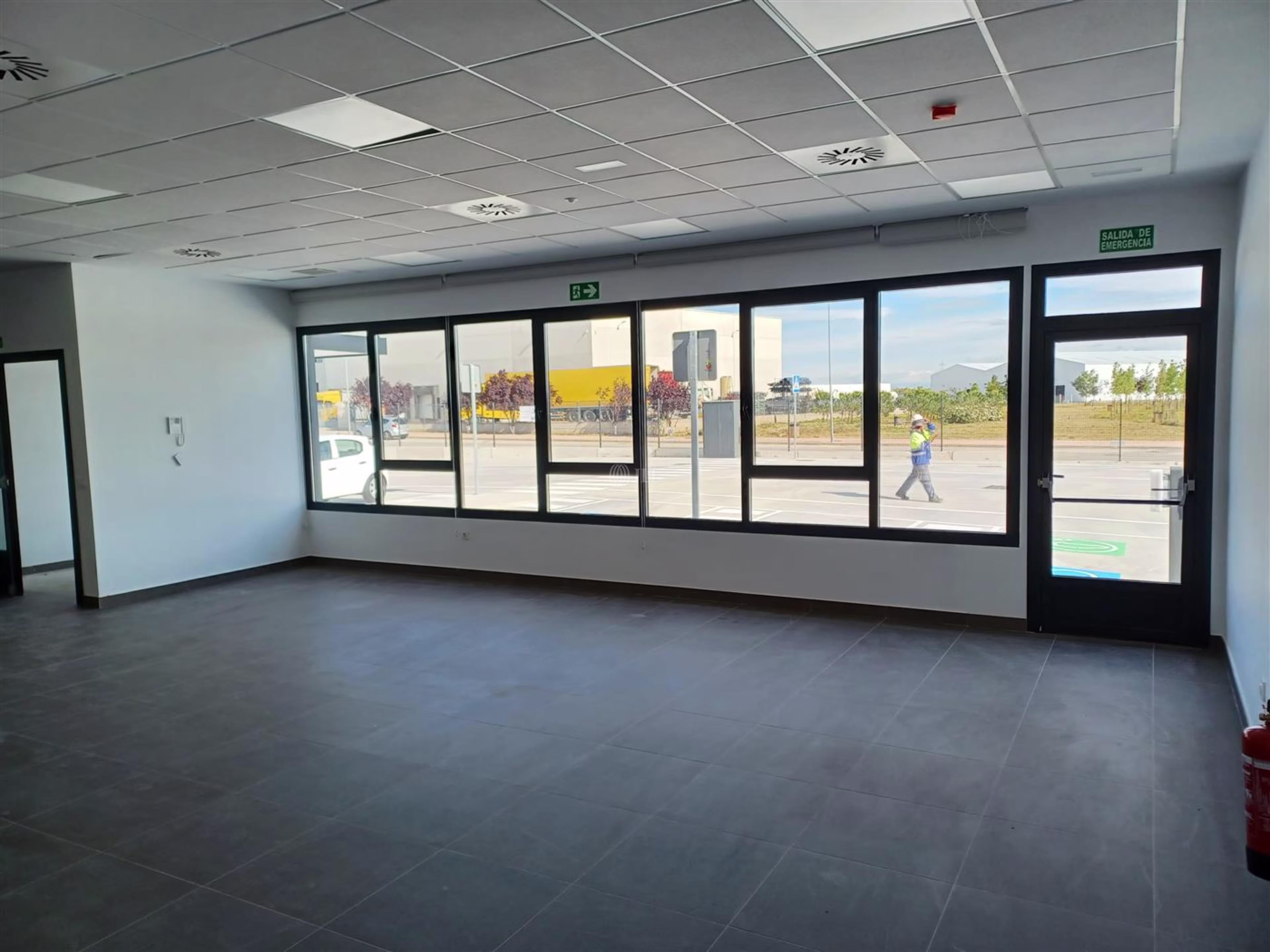 M0367 PLATAFORMA LOGISTICA PI MATEU CROMO ALQUILER