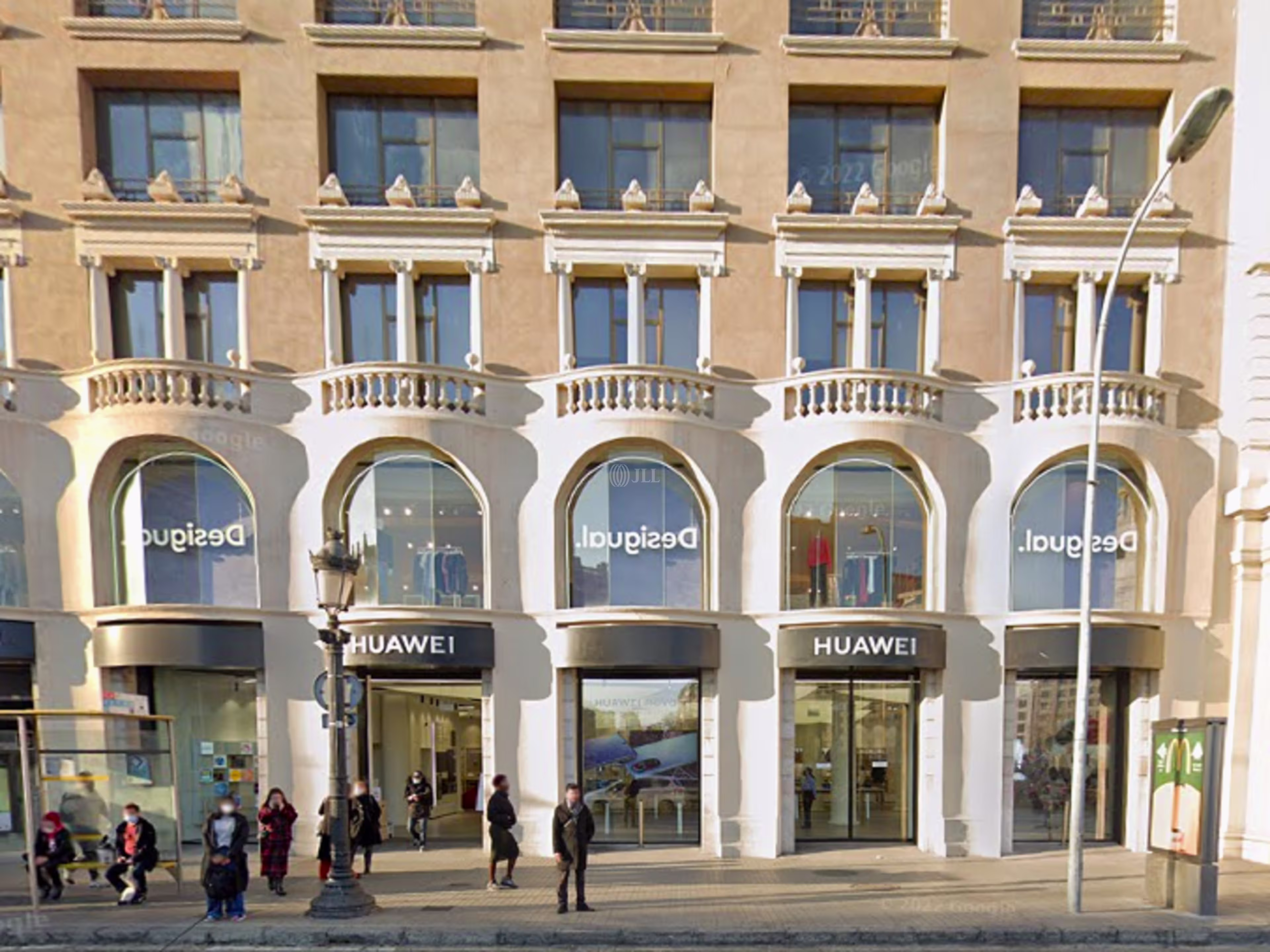 Plaza Catalunya 9, Local derecho