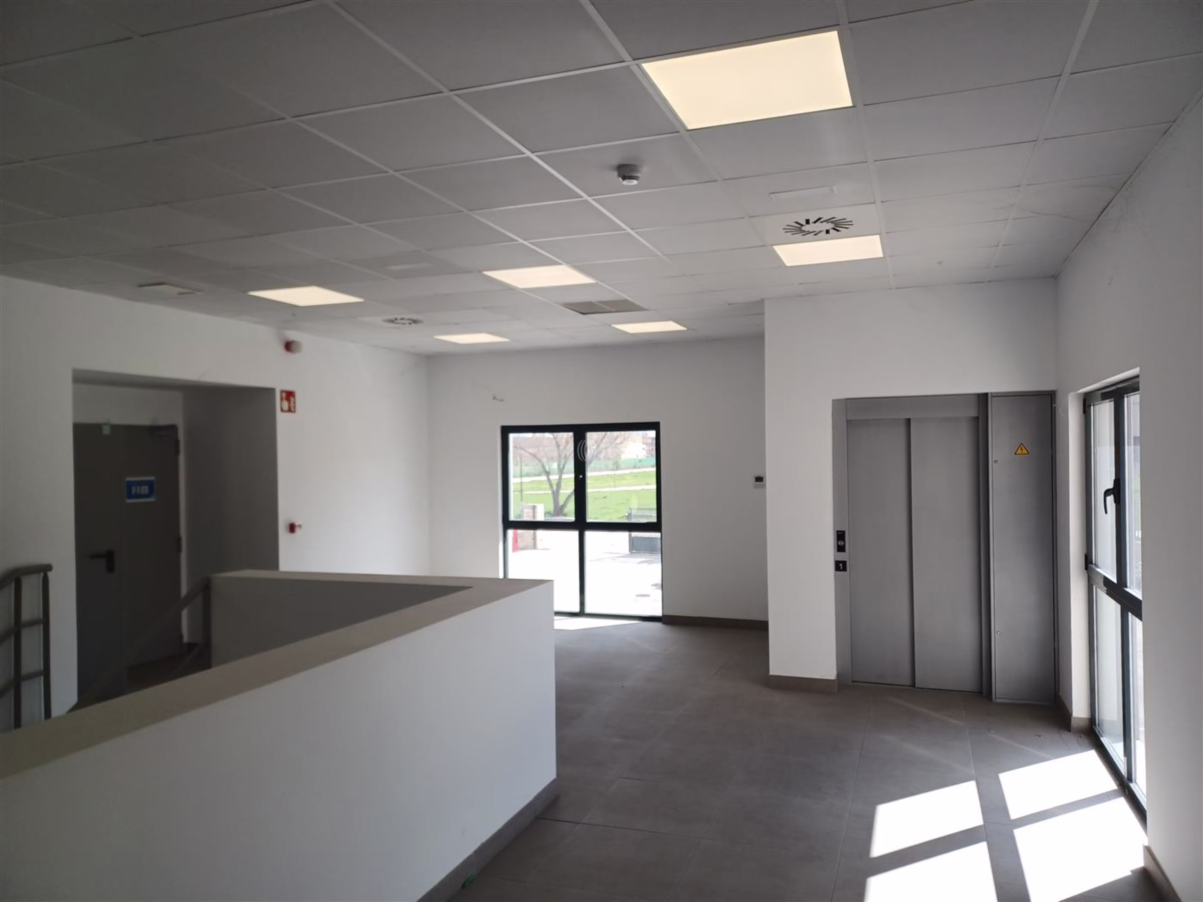 M0774 NAVE LOGISTICA PARLA ALQUILER