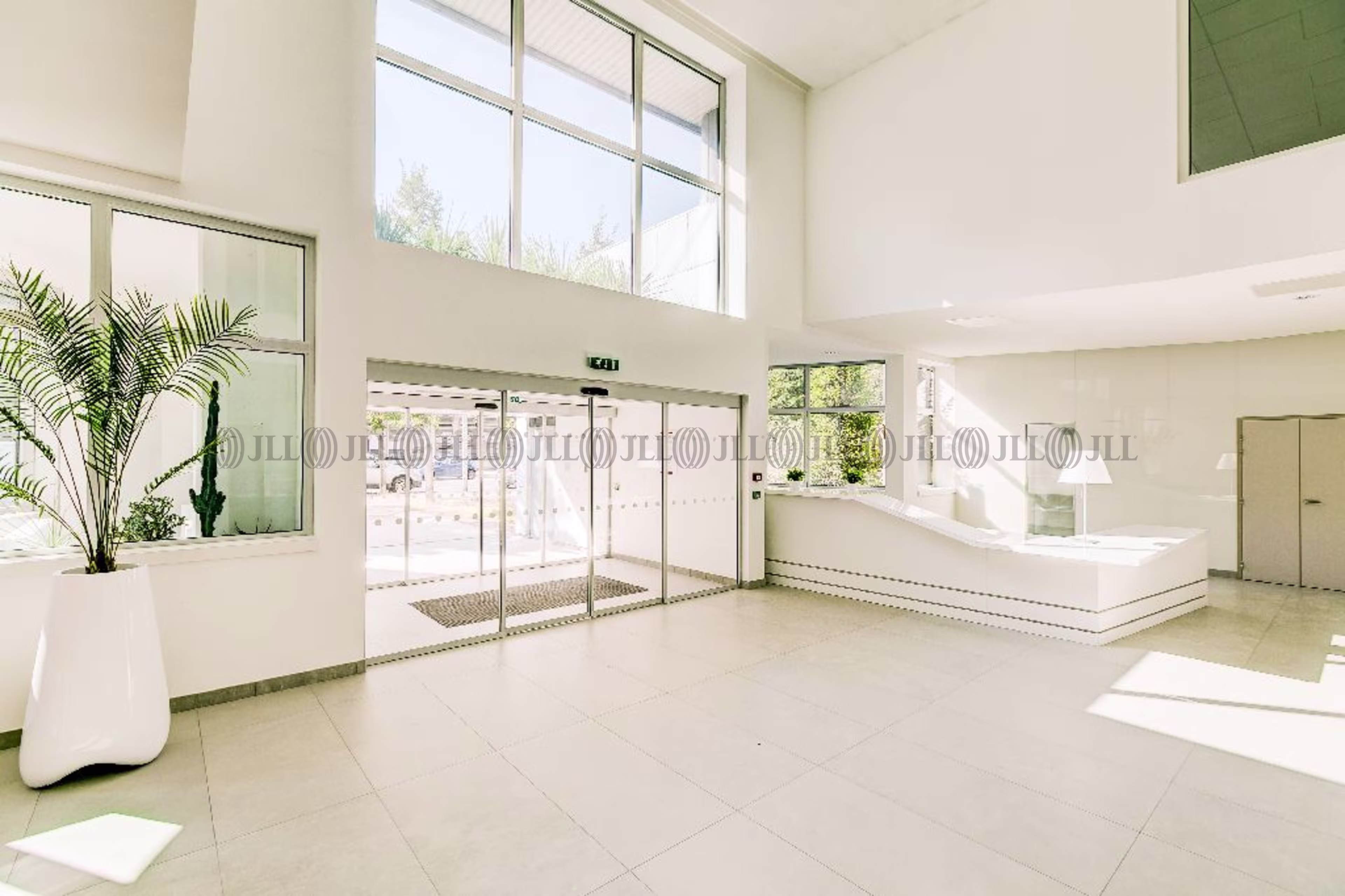 6-8 AVENUE MONTAIGNE