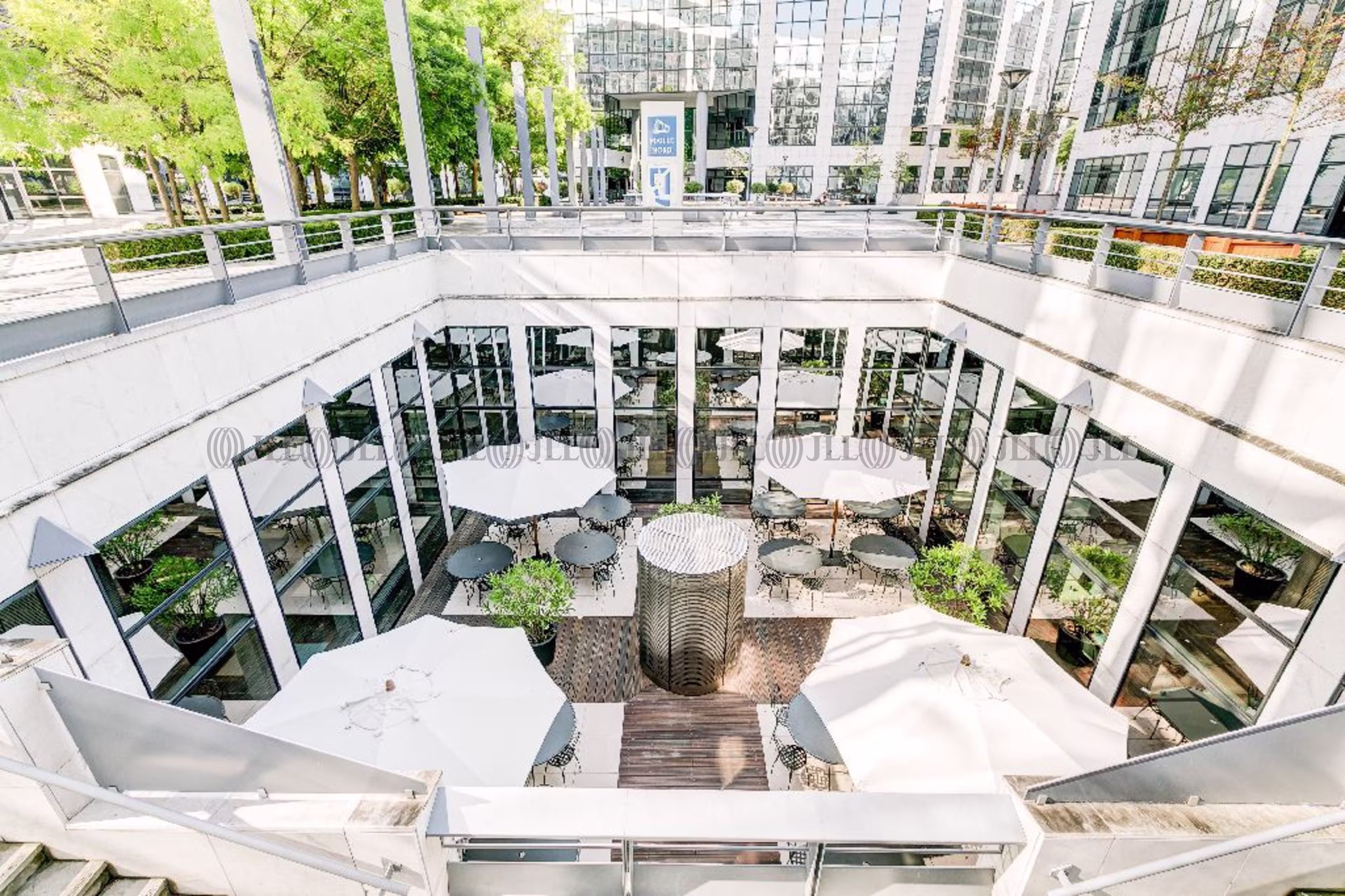 6-8 AVENUE MONTAIGNE