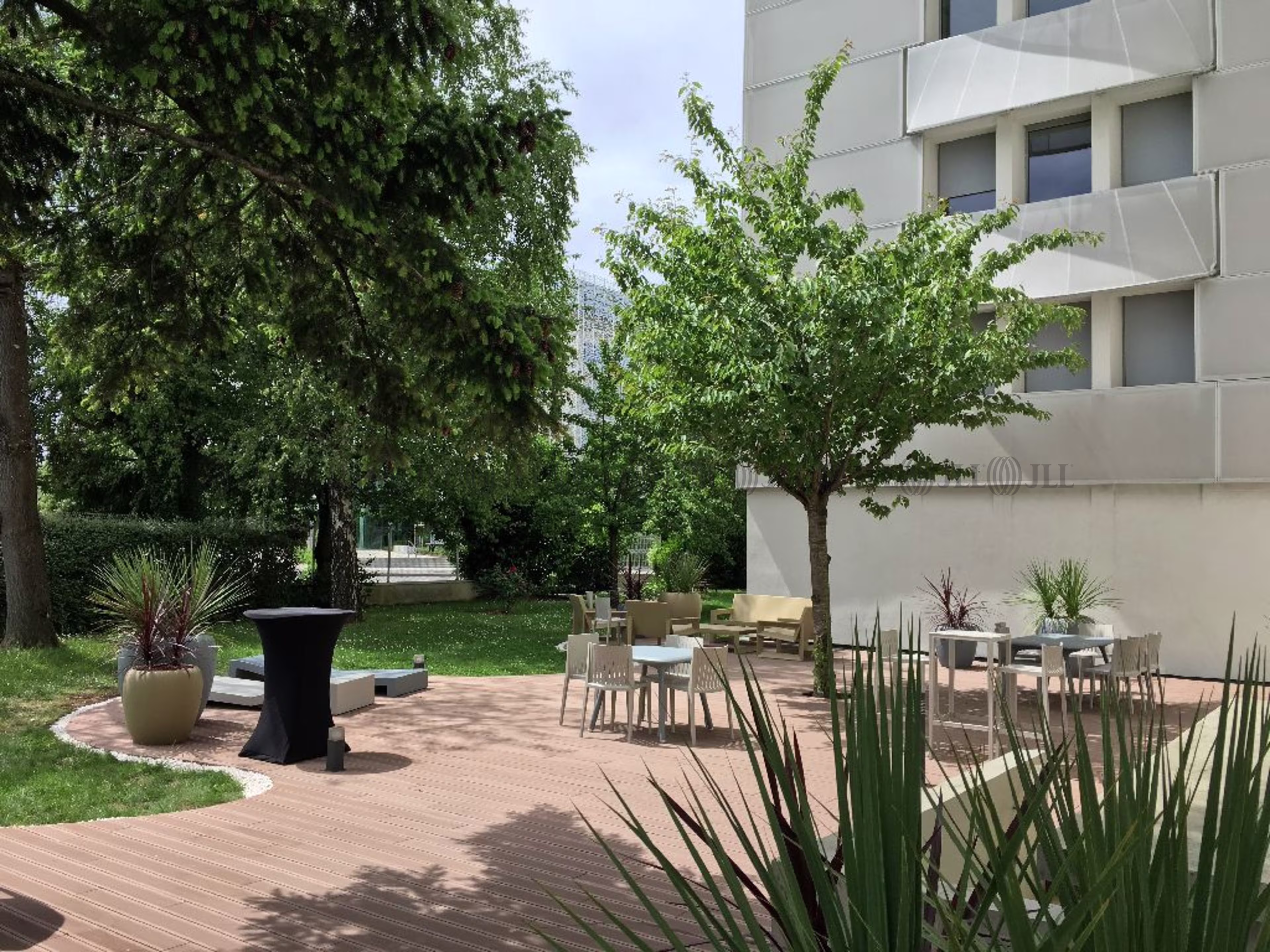 11 AVENUE MORANE SAULNIER