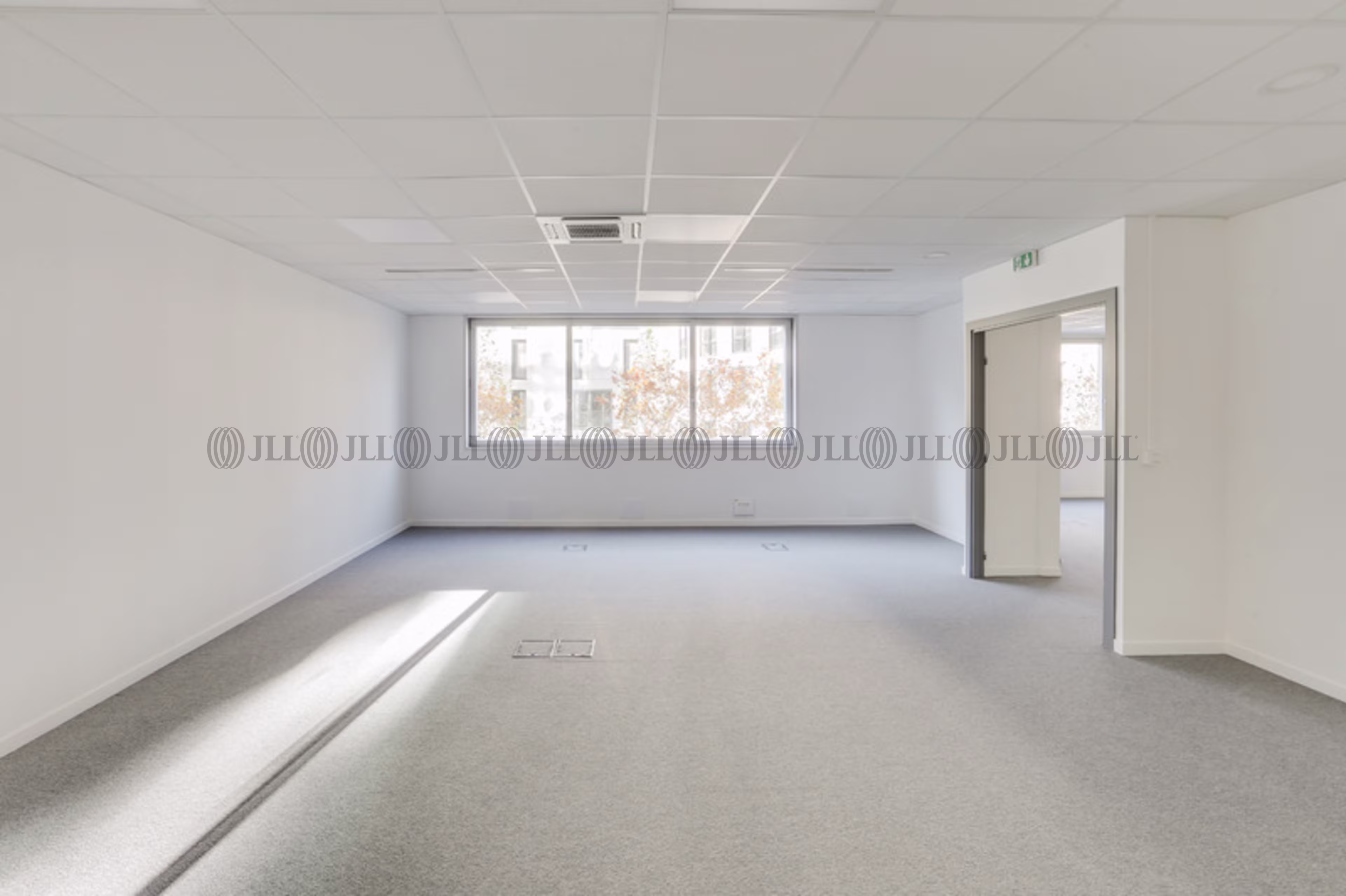 738 RUE YVES KERMEN