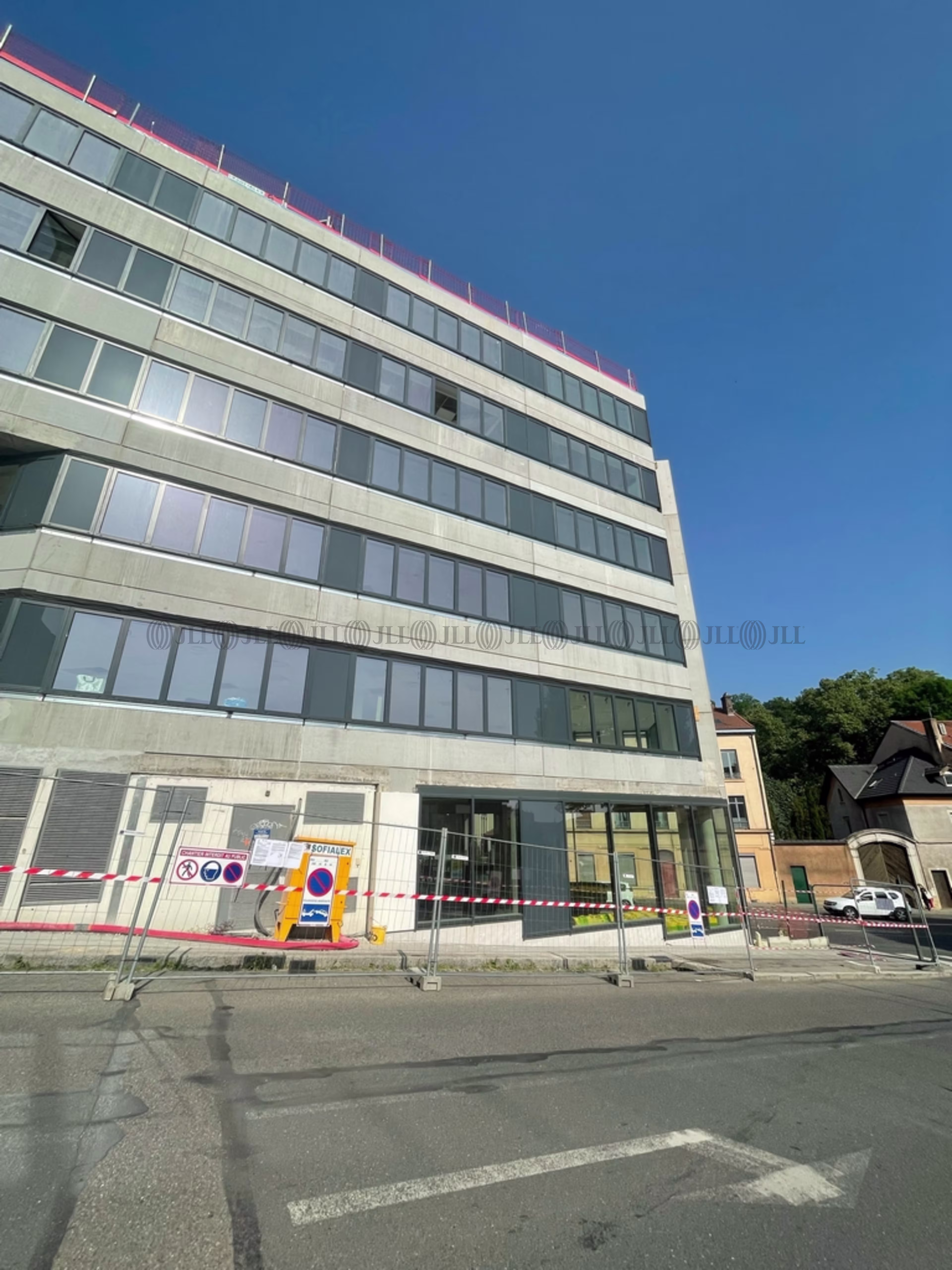 1-5 AVENUE VICTOR HUGO