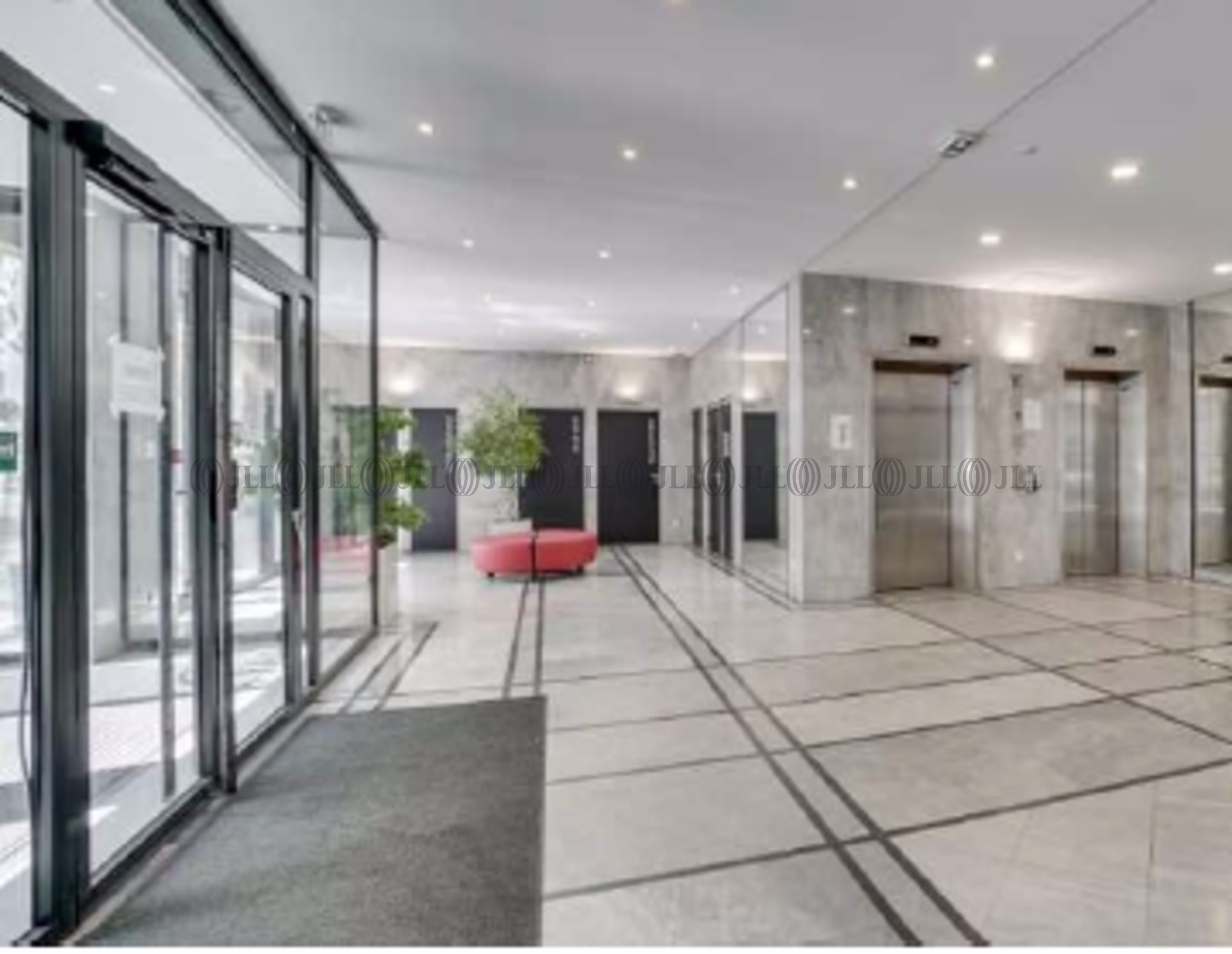 696 RUE YVES KERMEN