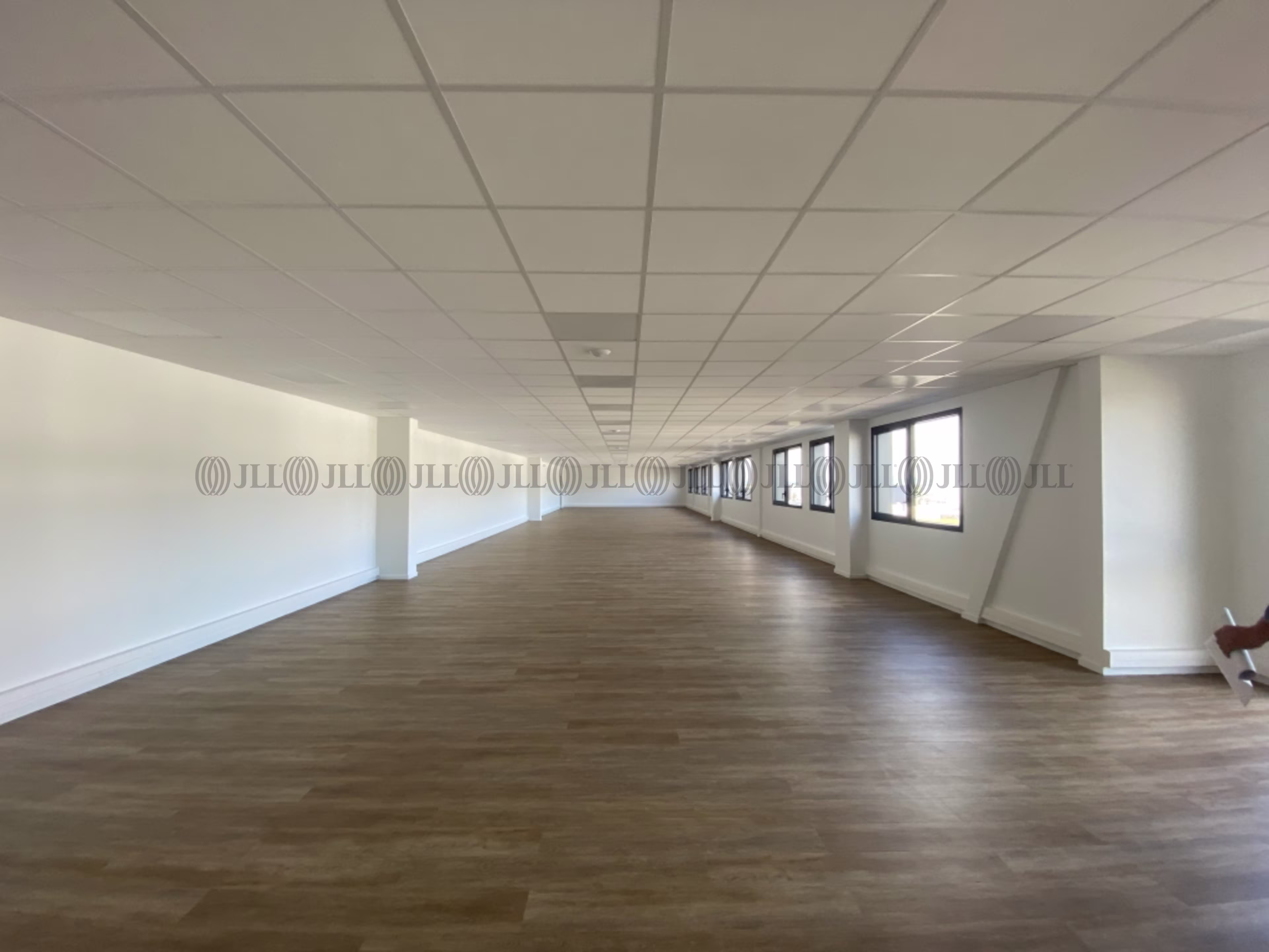 22 RUE DES FRERES LUMIERE