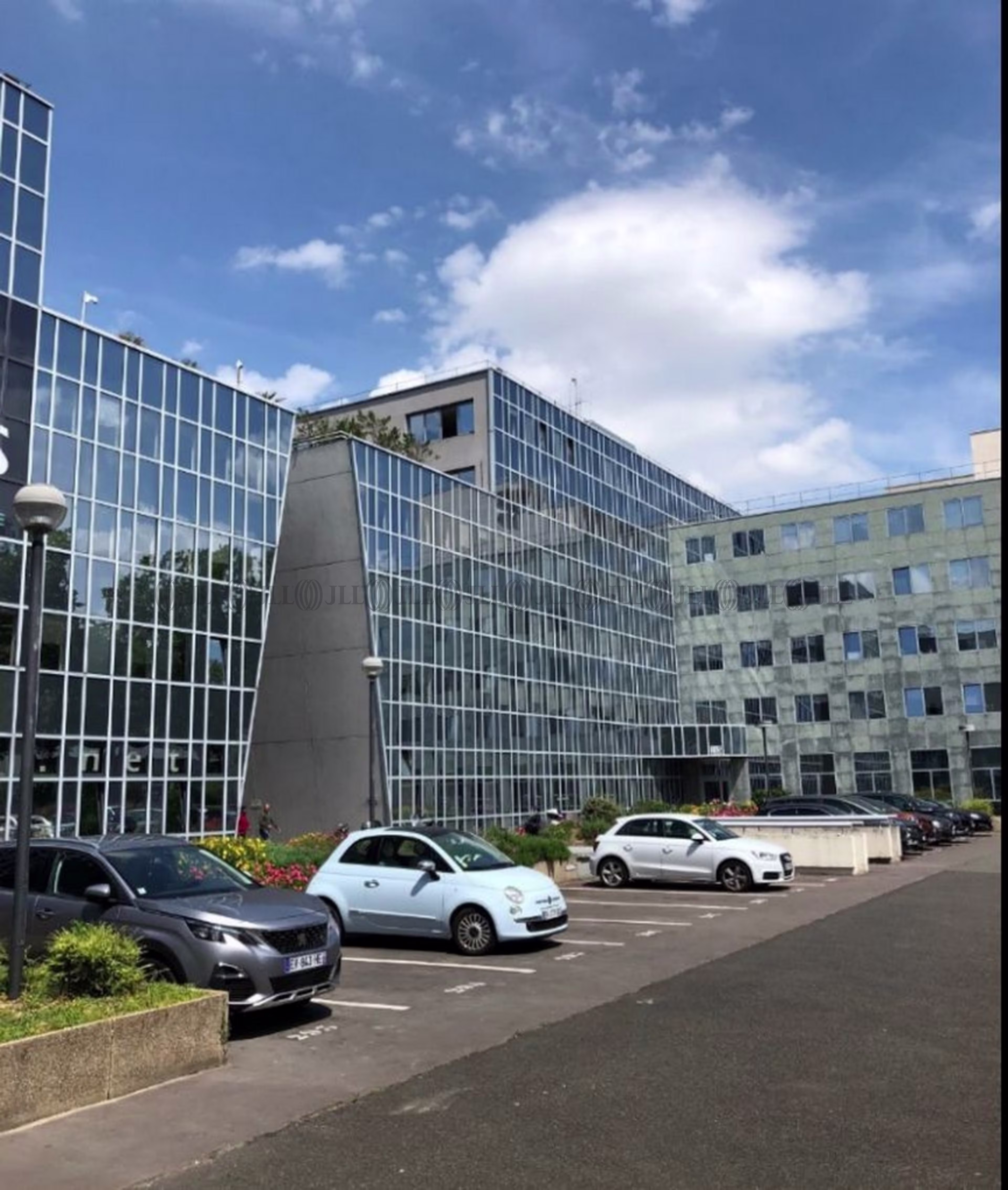 215 AVENUE GEORGES CLEMENCEAU