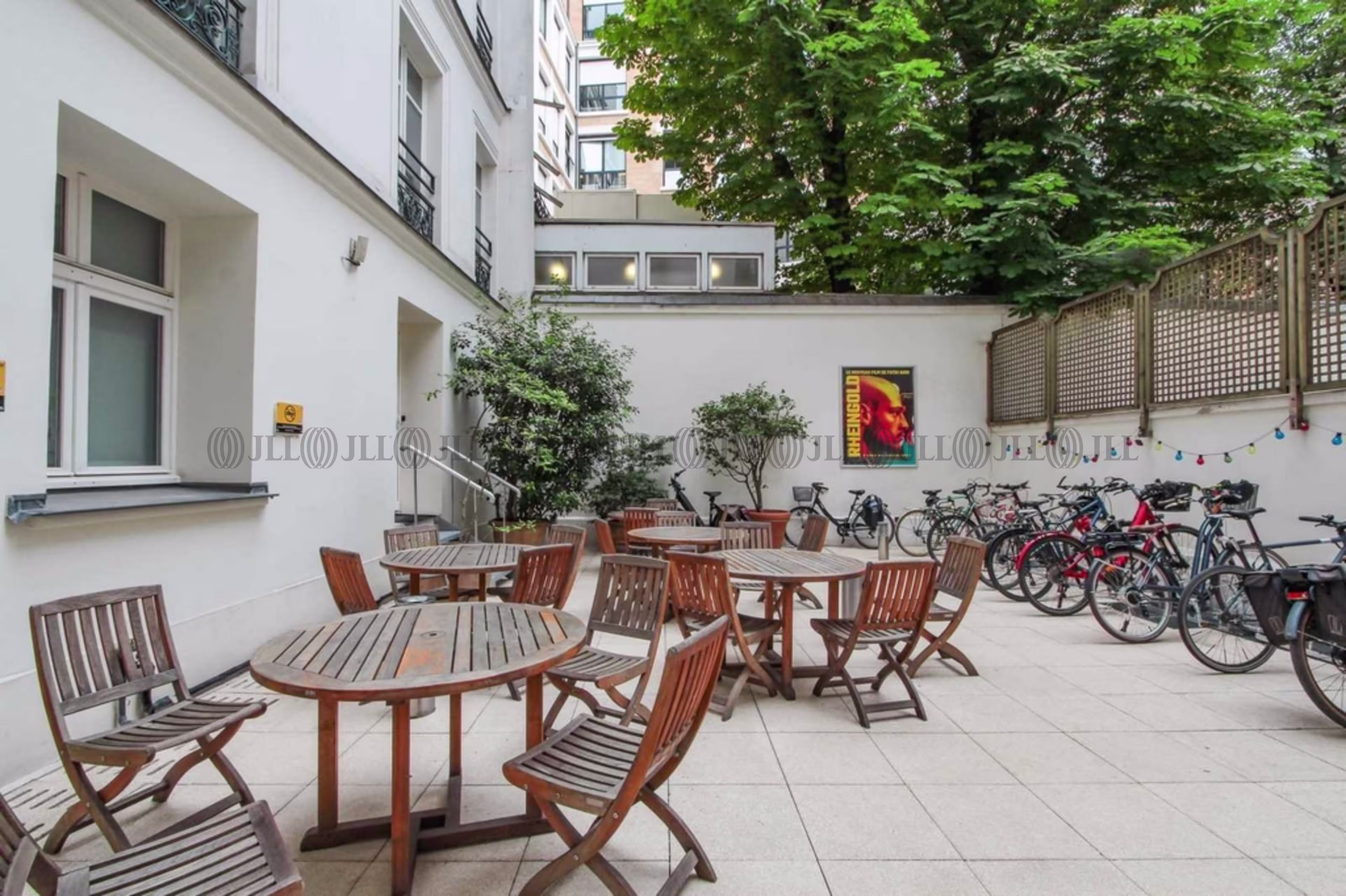 2 RUE LAMENNAIS