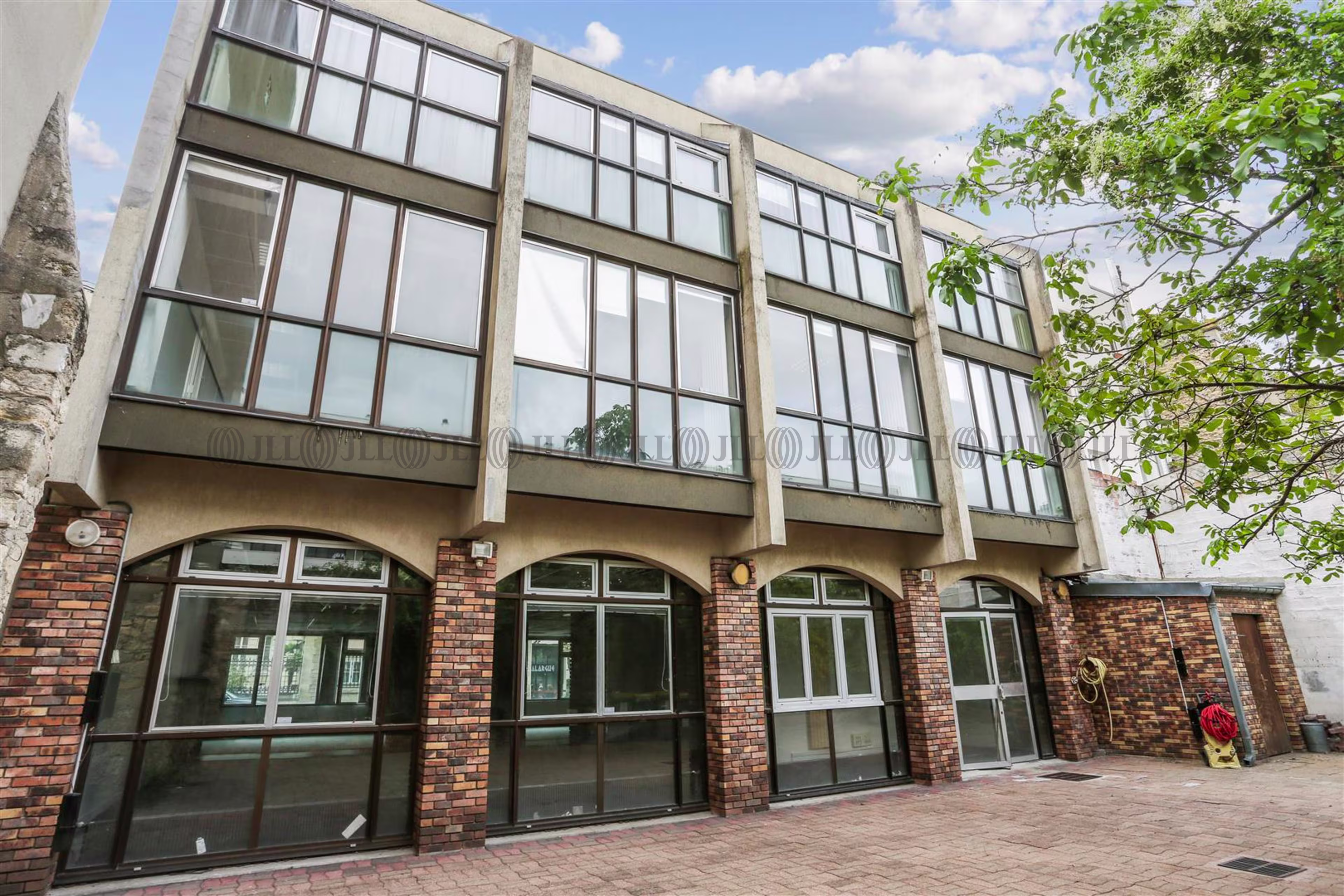 28 RUE ERNEST RENAN