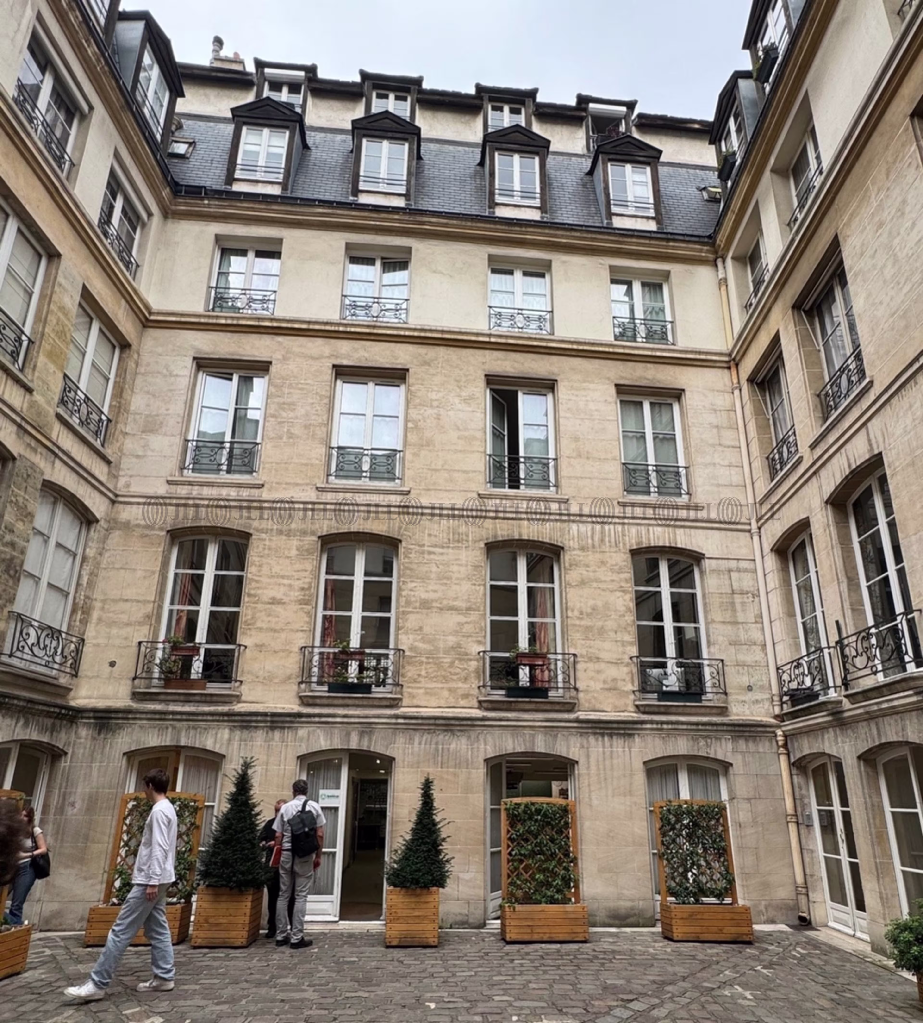 16-18 RUE DU CLOITRE NOTRE DAME